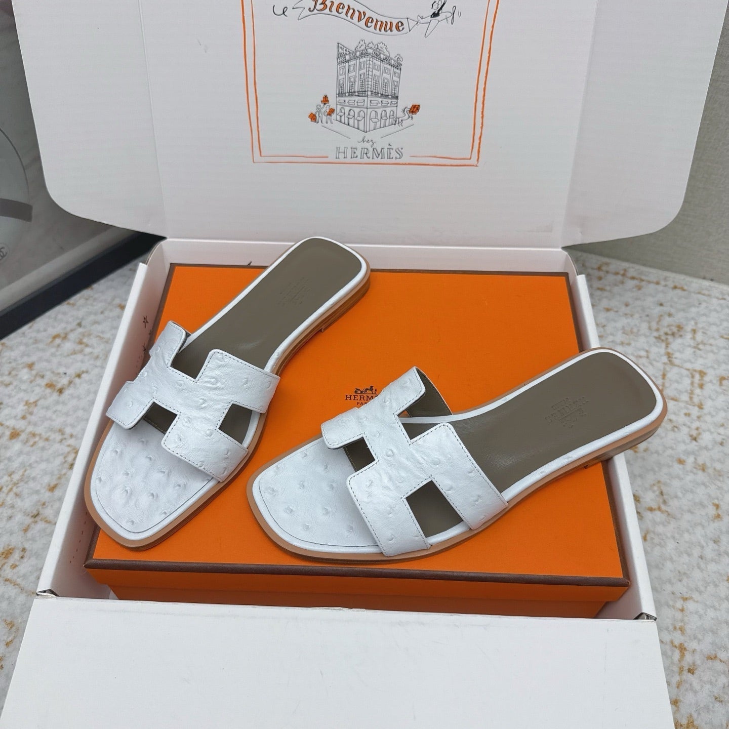 HM 26ss Oran Sandals Milk White Taupe Ostrich Leather 625087