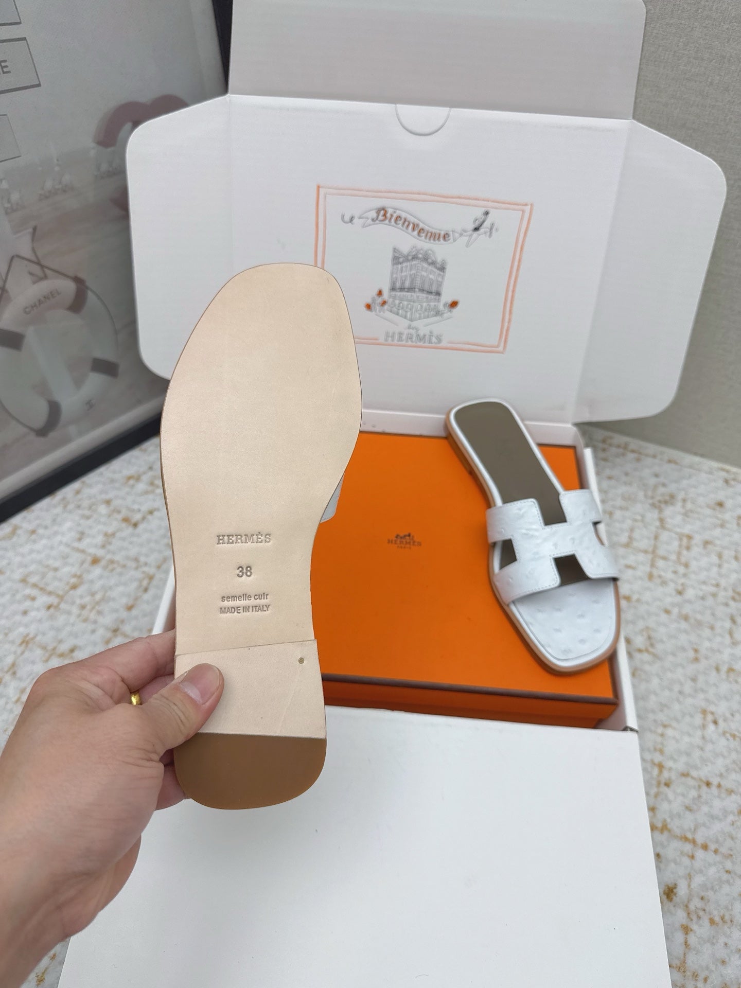 HM 26ss Oran Sandals Milk White Taupe Ostrich Leather 625087