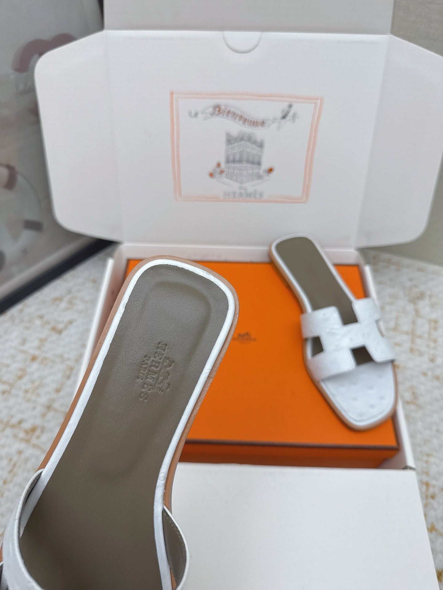 HM 26ss Oran Sandals Milk White Taupe Ostrich Leather 625087