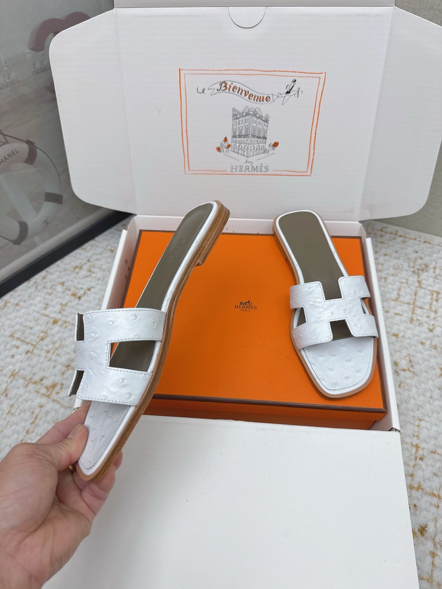 HM 26ss Oran Sandals Milk White Taupe Ostrich Leather 625087