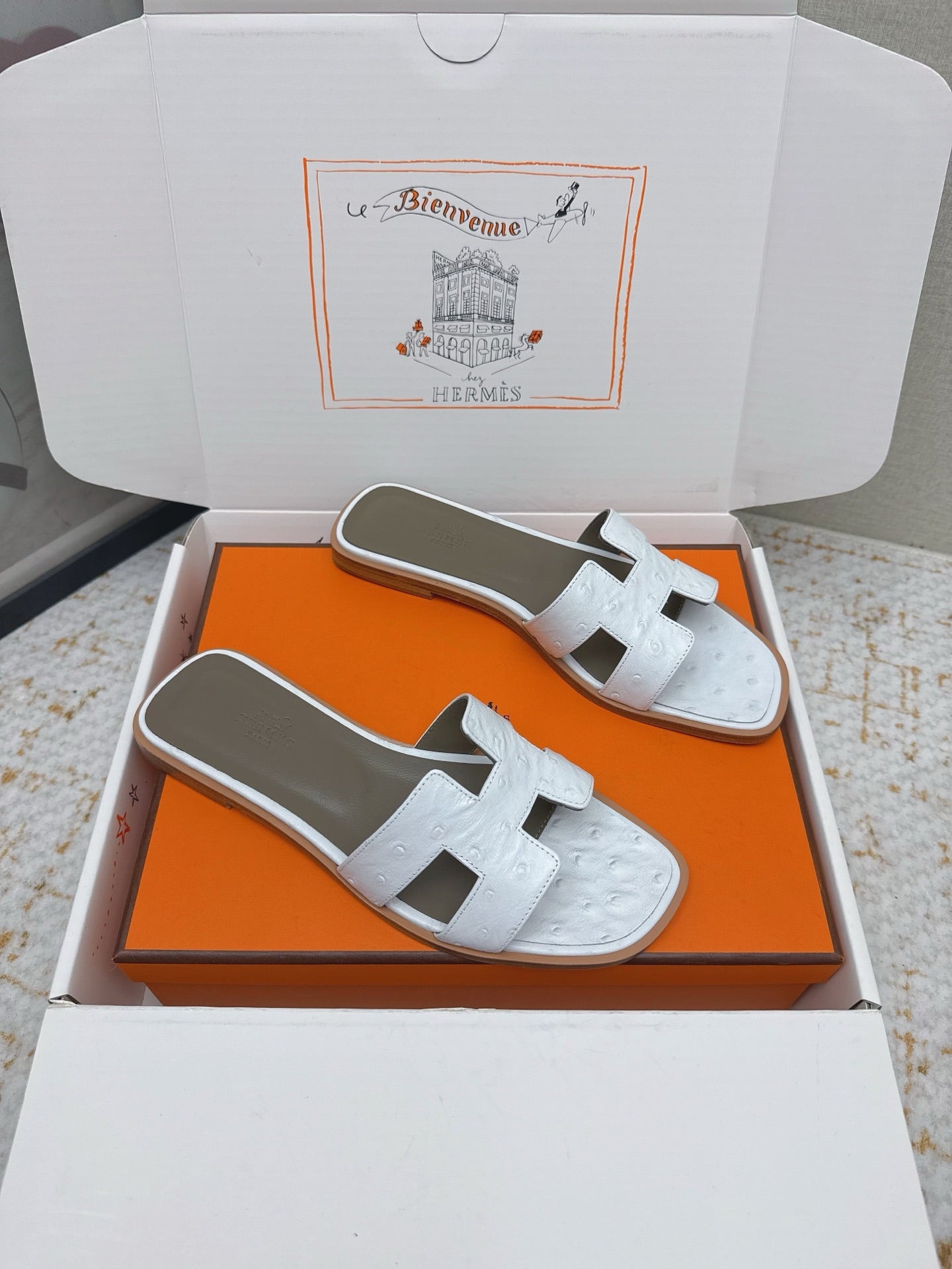 HM 26ss Oran Sandals Milk White Taupe Ostrich Leather 625087