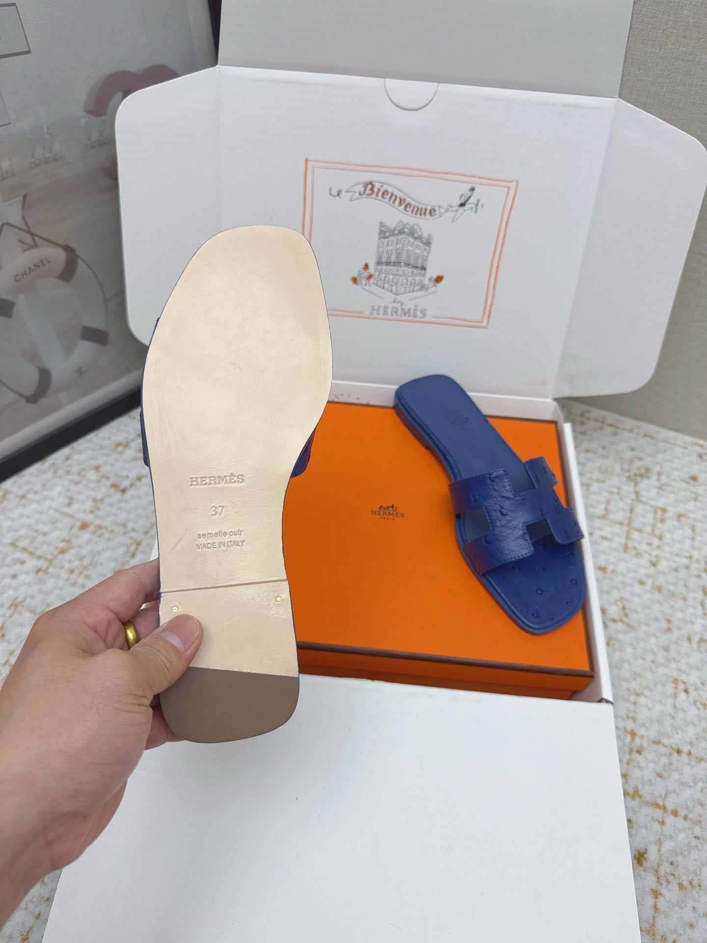 HM 26ss Oran Sandals Blue Encre Ostrich Leather 625091