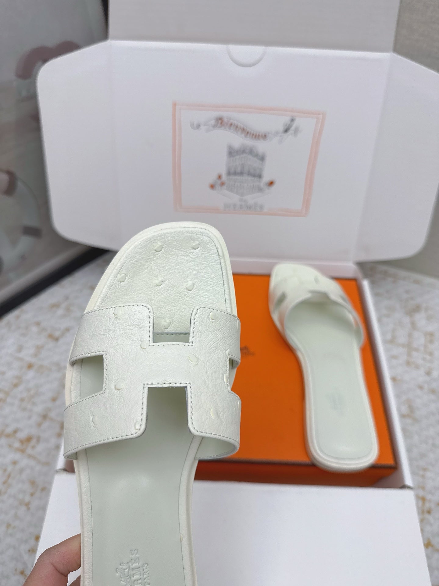 HM 26ss Oran Sandals Craie Ostrich Leather 625097