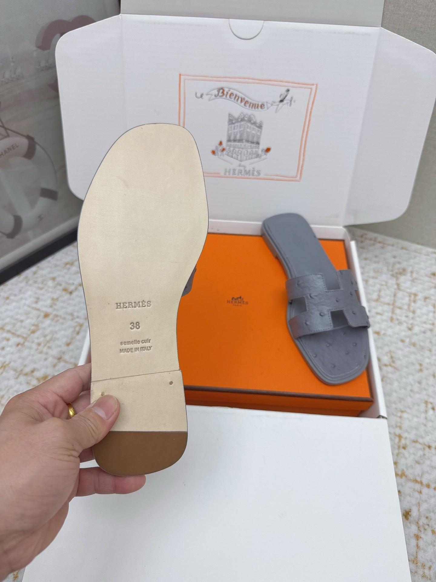 HM 26ss Oran Sandals Cool Grey Ostrich Leather 625098