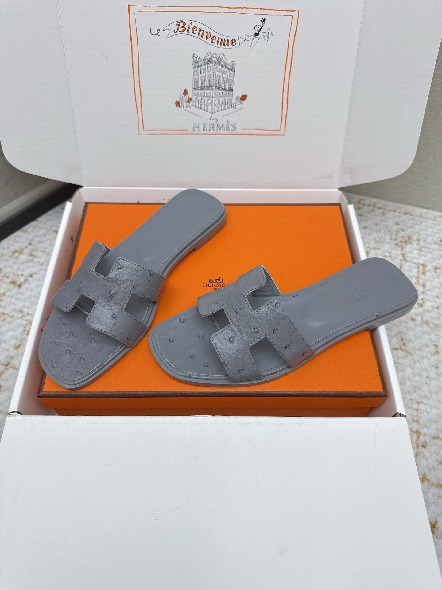 HM 26ss Oran Sandals Cool Grey Ostrich Leather 625098