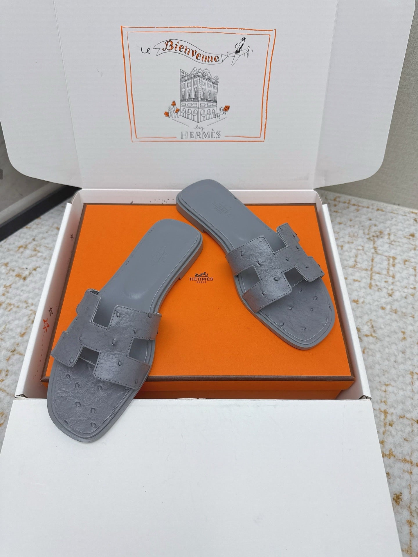 HM 26ss Oran Sandals Cool Grey Ostrich Leather 625098