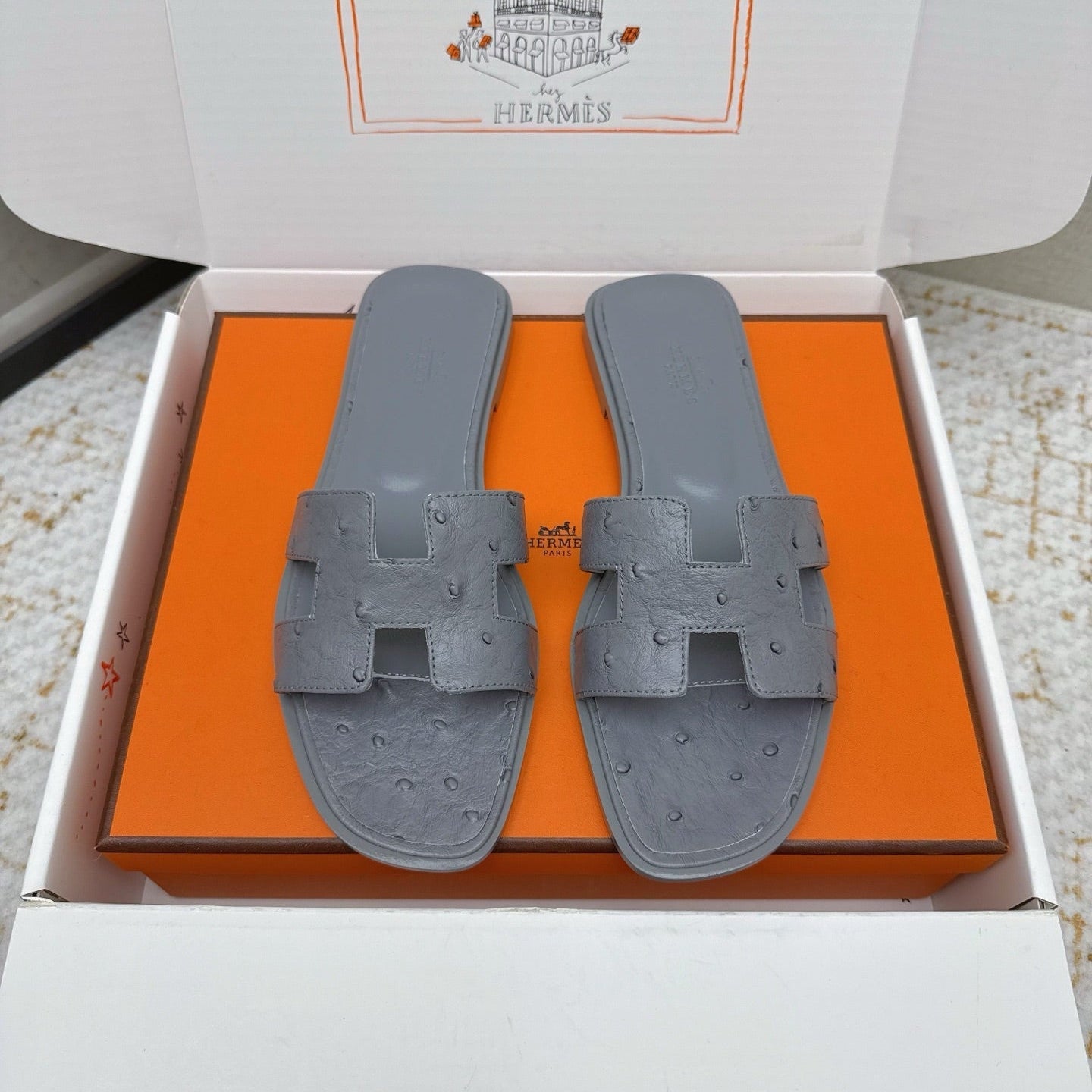 HM 26ss Oran Sandals Cool Grey Ostrich Leather 625098