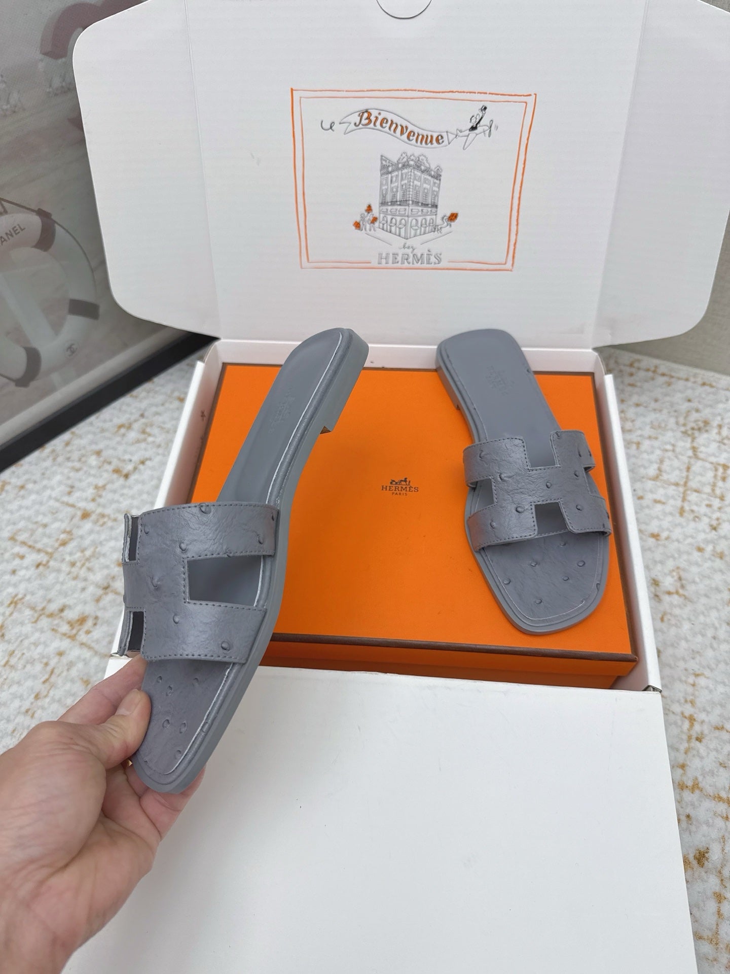 HM 26ss Oran Sandals Cool Grey Ostrich Leather 625098