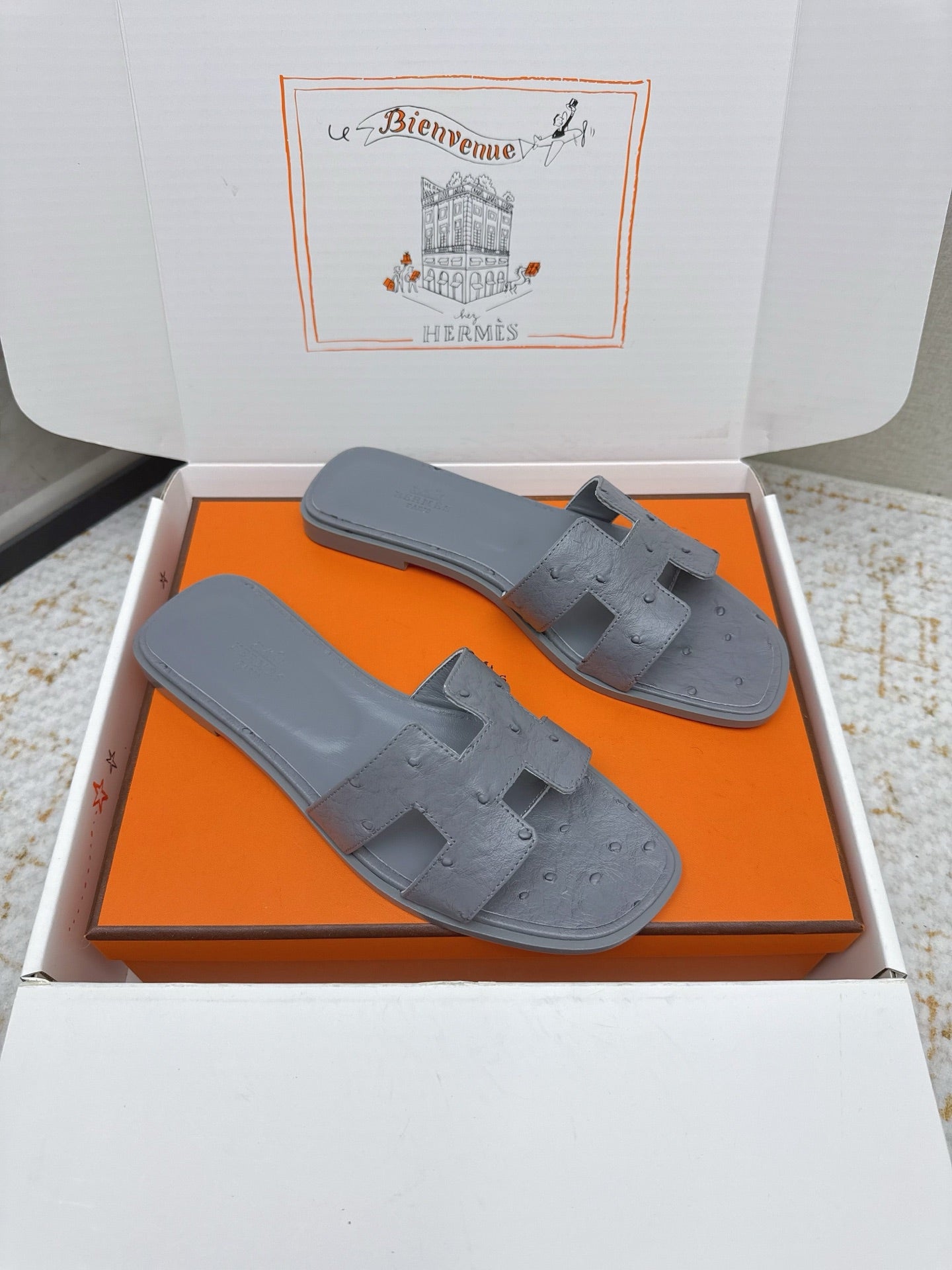 HM 26ss Oran Sandals Cool Grey Ostrich Leather 625098