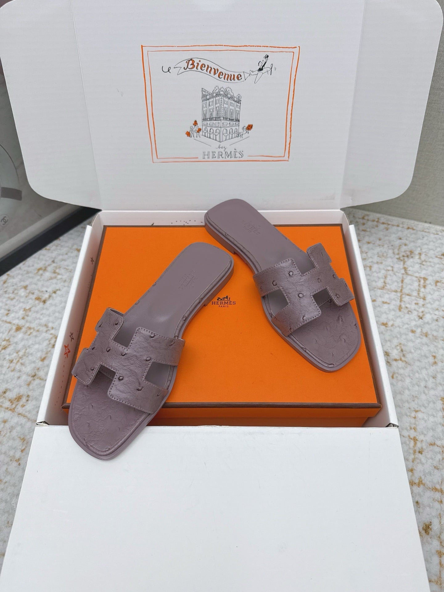 HM 26ss Oran Sandals Dusty Lavender Ostrich Leather 625104