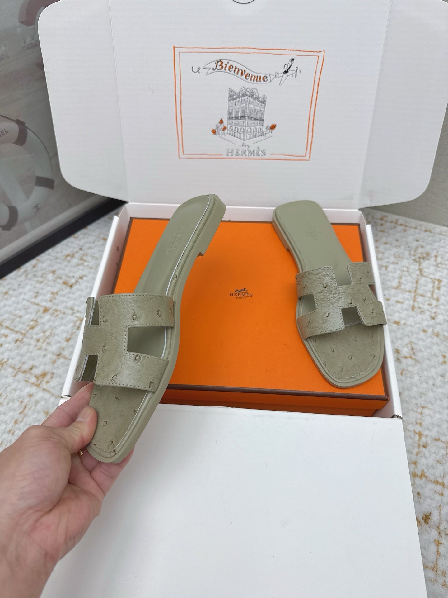 HM 26ss Oran Sandals Soft Olive Ostrich Leather 625107