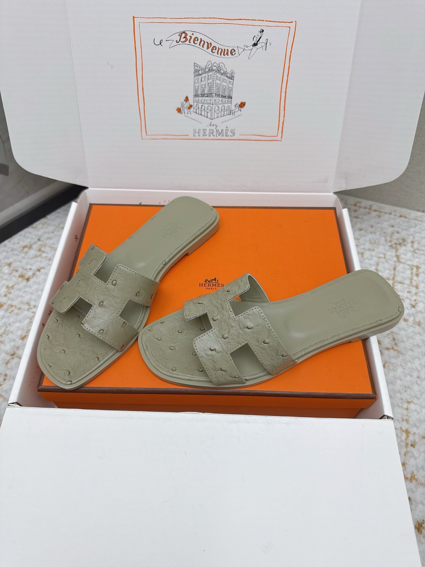 HM 26ss Oran Sandals Soft Olive Ostrich Leather 625107