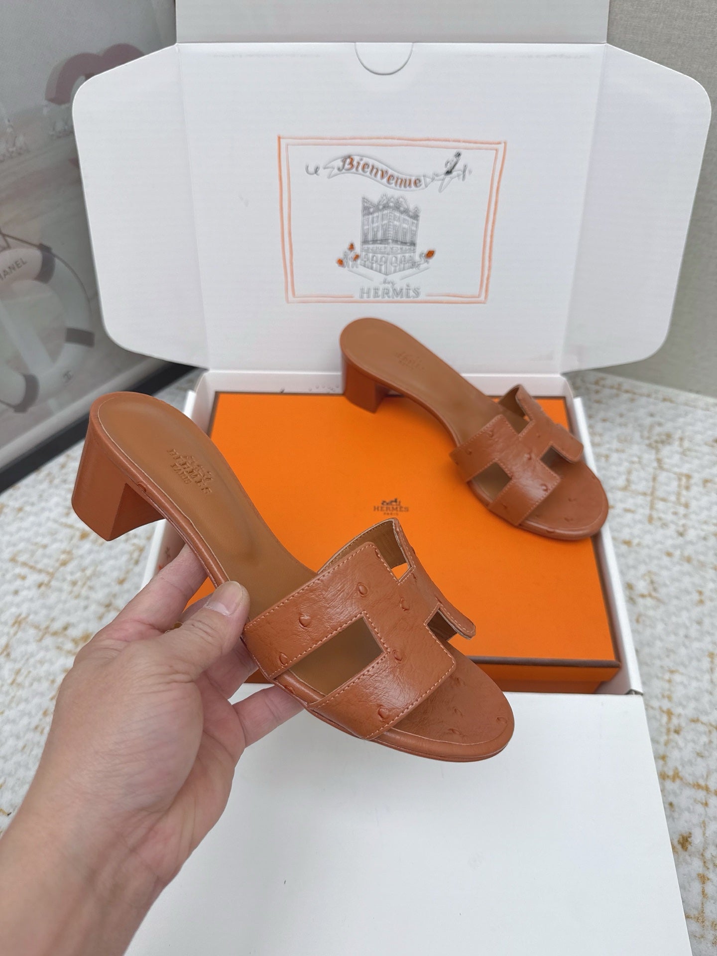 HM 26ss Oran Sandals 50 Brown Ostrich Leather 625124