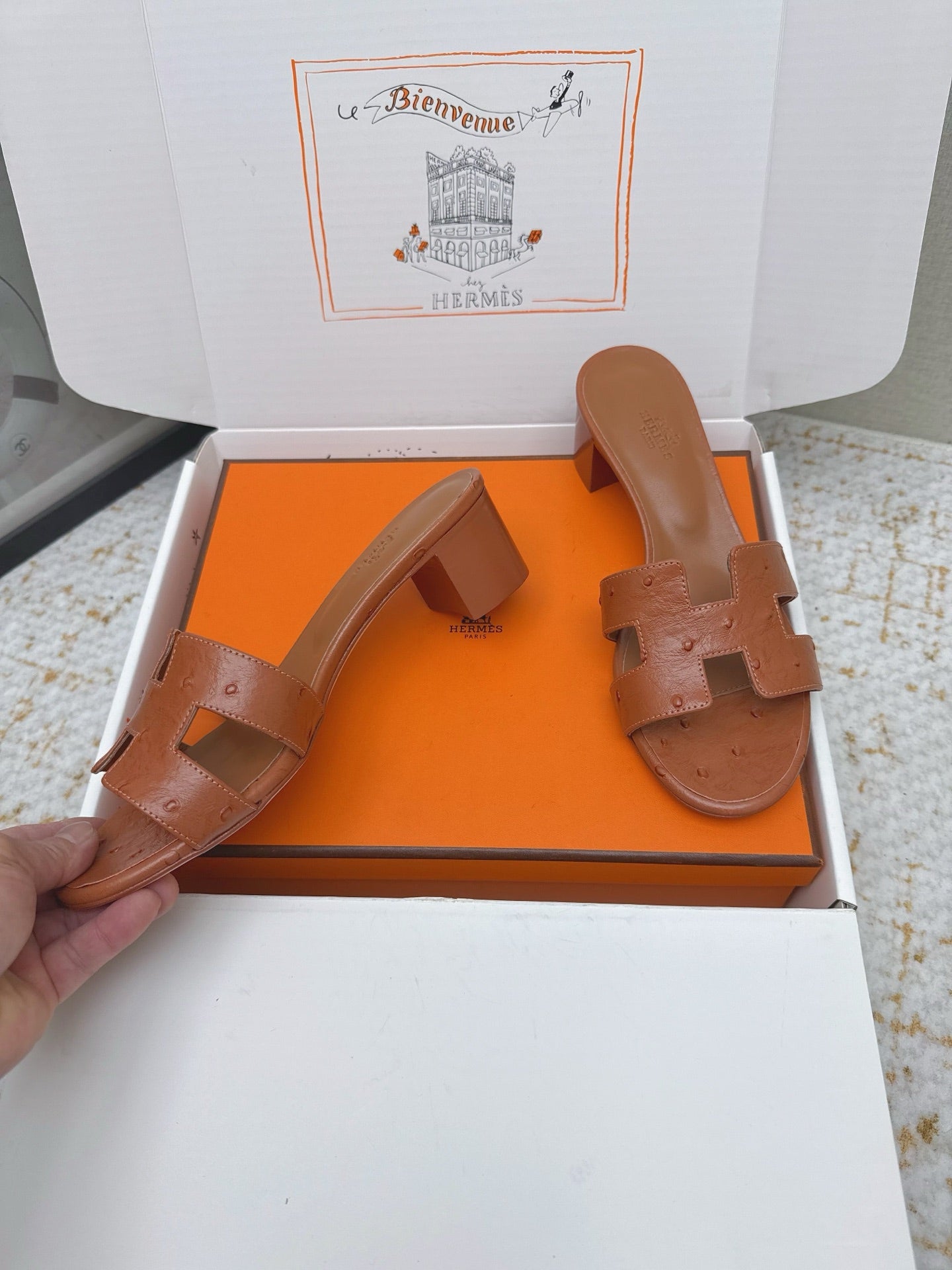 HM 26ss Oran Sandals 50 Brown Ostrich Leather 625124