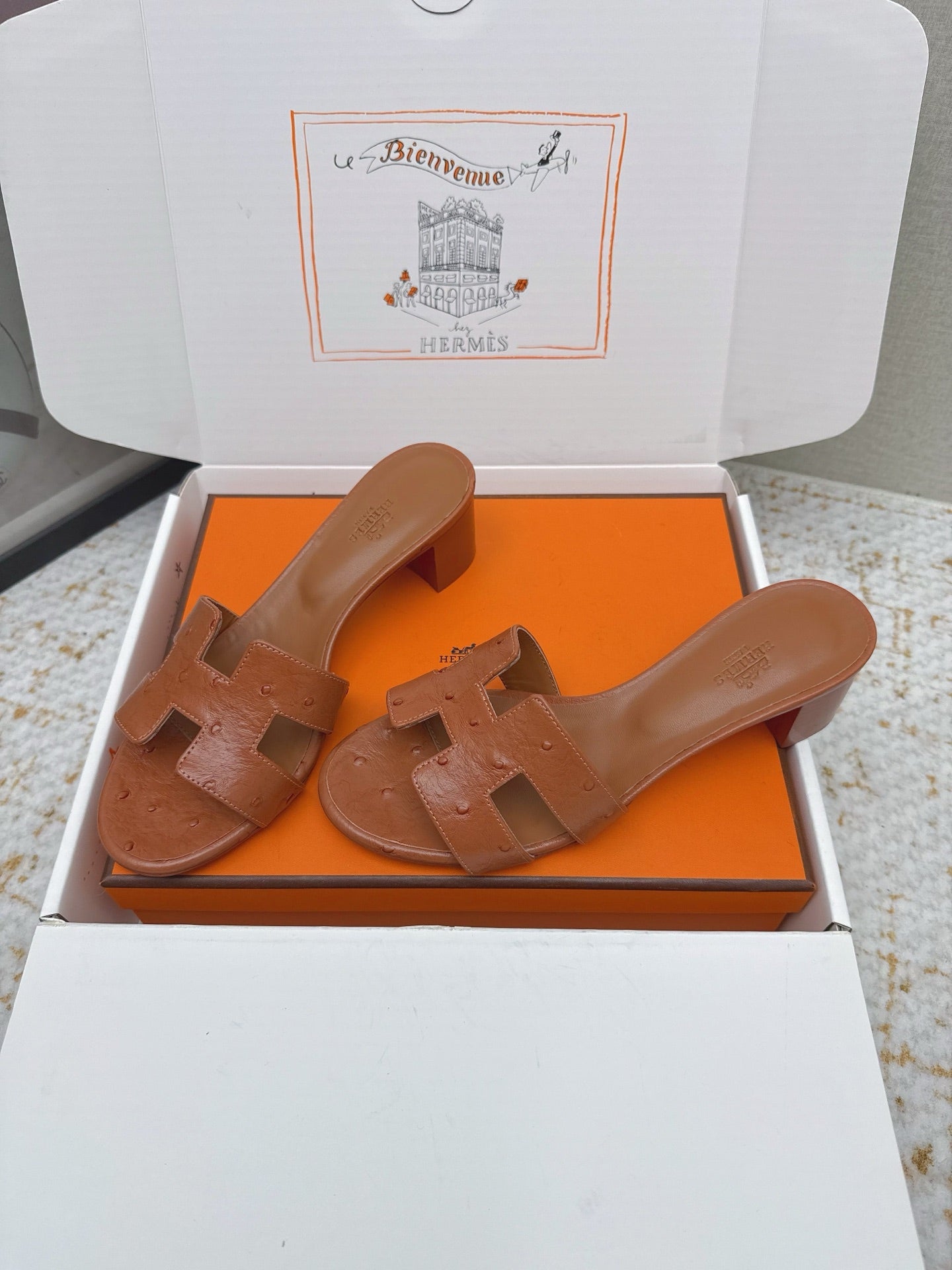 HM 26ss Oran Sandals 50 Brown Ostrich Leather 625124