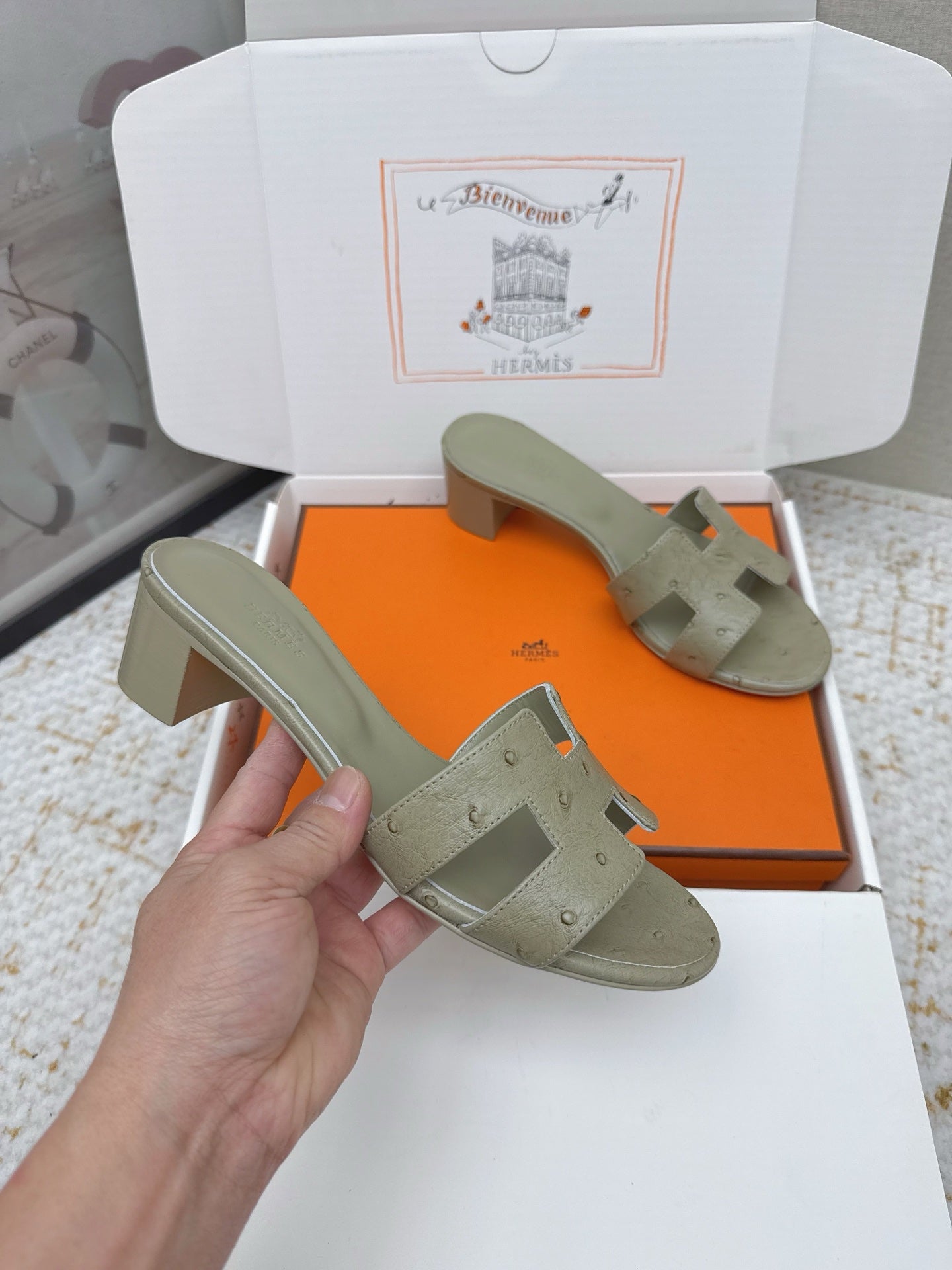HM 26ss Oran Sandals 50 Sage Green Ostrich Leather 625126