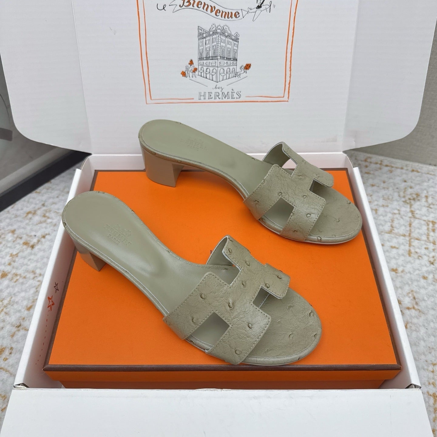 HM 26ss Oran Sandals 50 Sage Green Ostrich Leather 625126