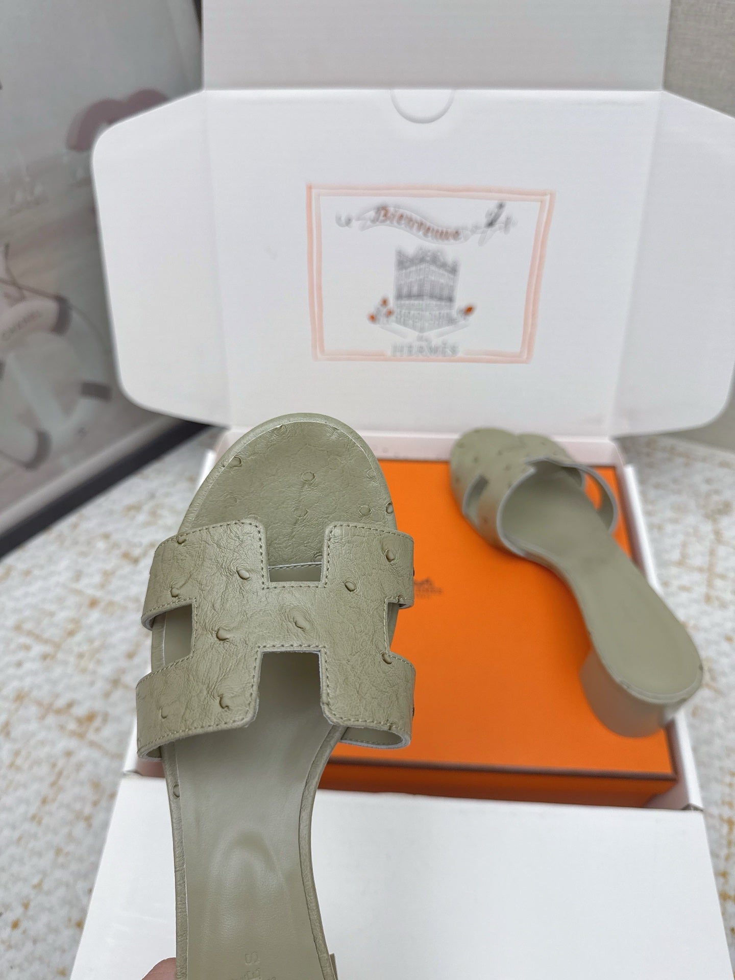 HM 26ss Oran Sandals 50 Sage Green Ostrich Leather 625126