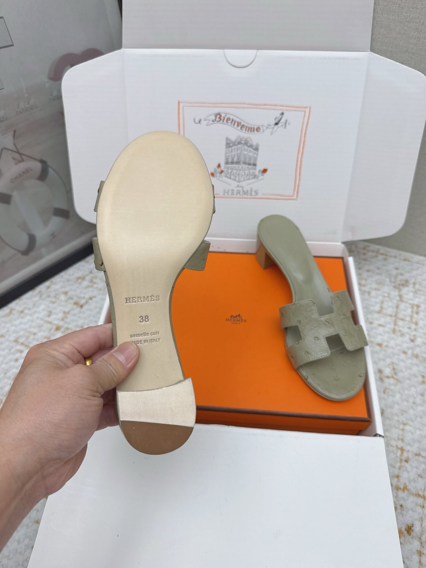 HM 26ss Oran Sandals 50 Sage Green Ostrich Leather 625126