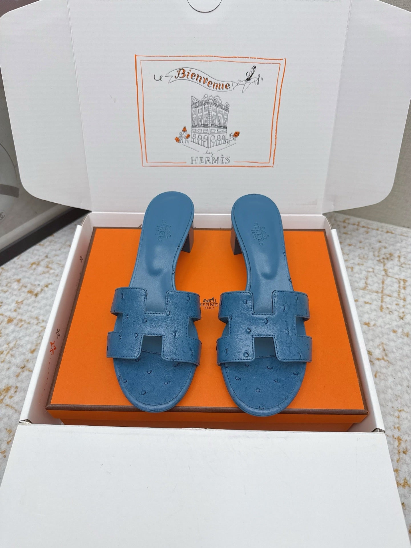 HM 26ss Oran Sandals 50 Blue Ostrich Leather 625127