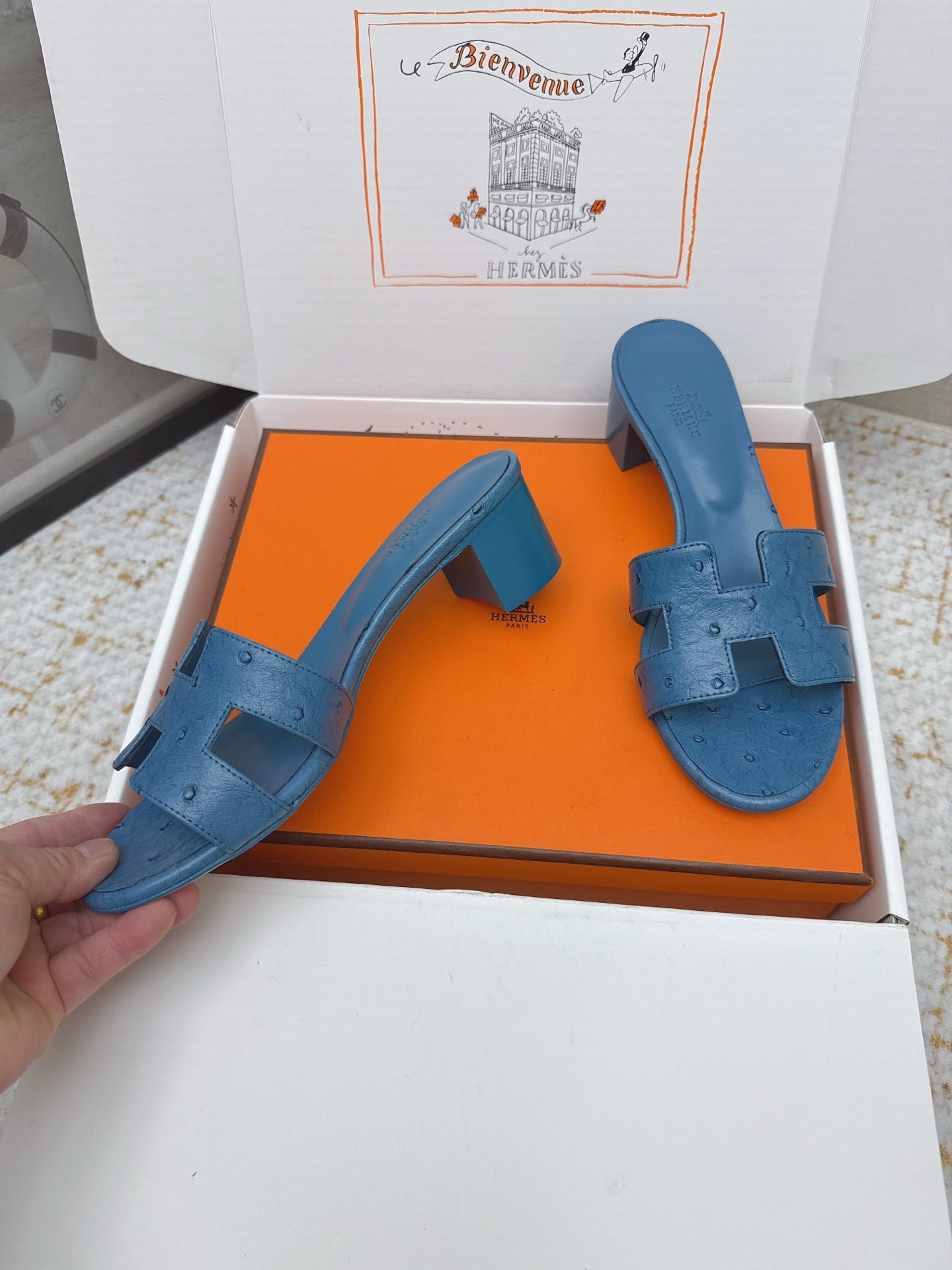 HM 26ss Oran Sandals 50 Blue Ostrich Leather 625127