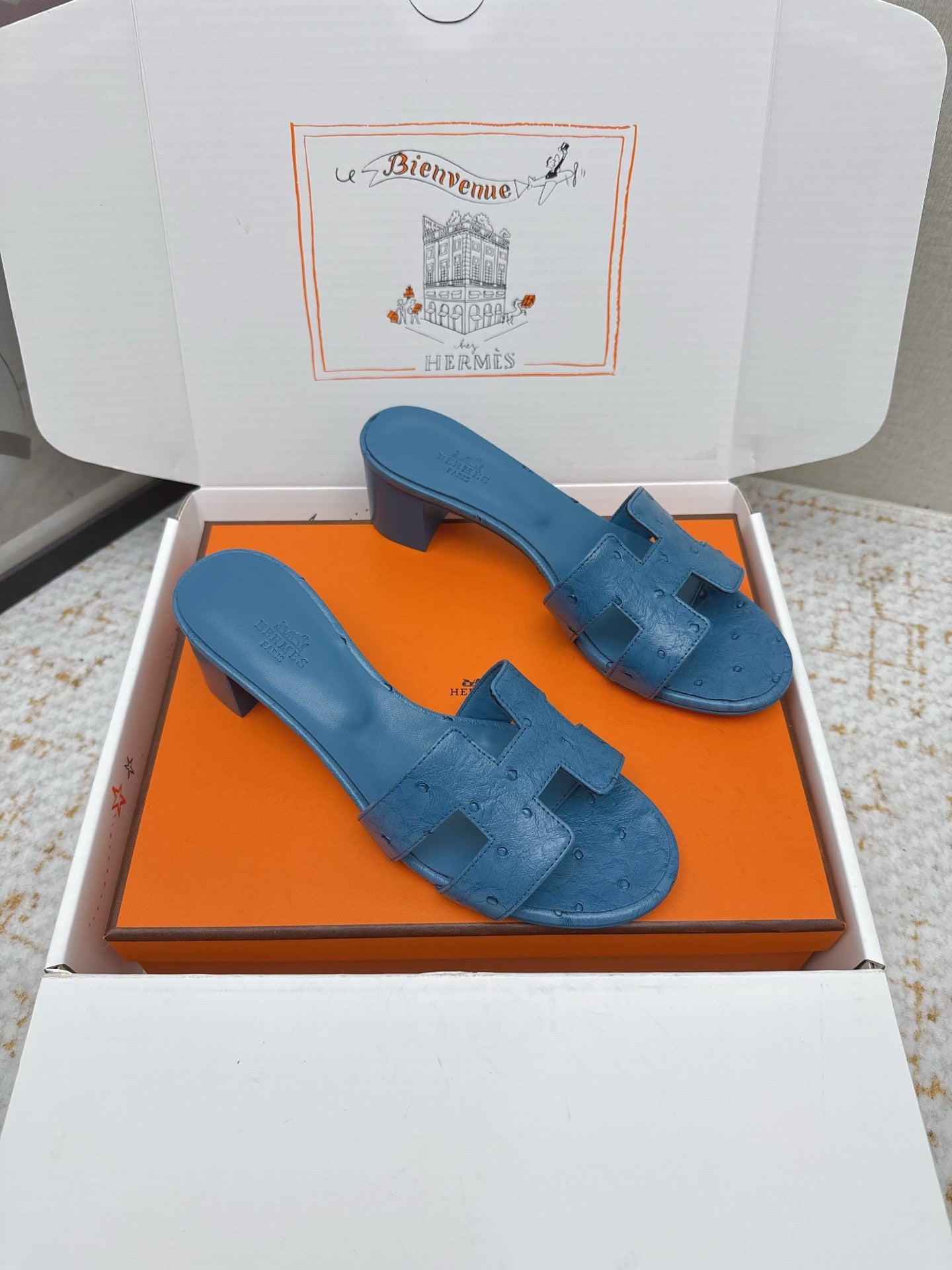 HM 26ss Oran Sandals 50 Blue Ostrich Leather 625127