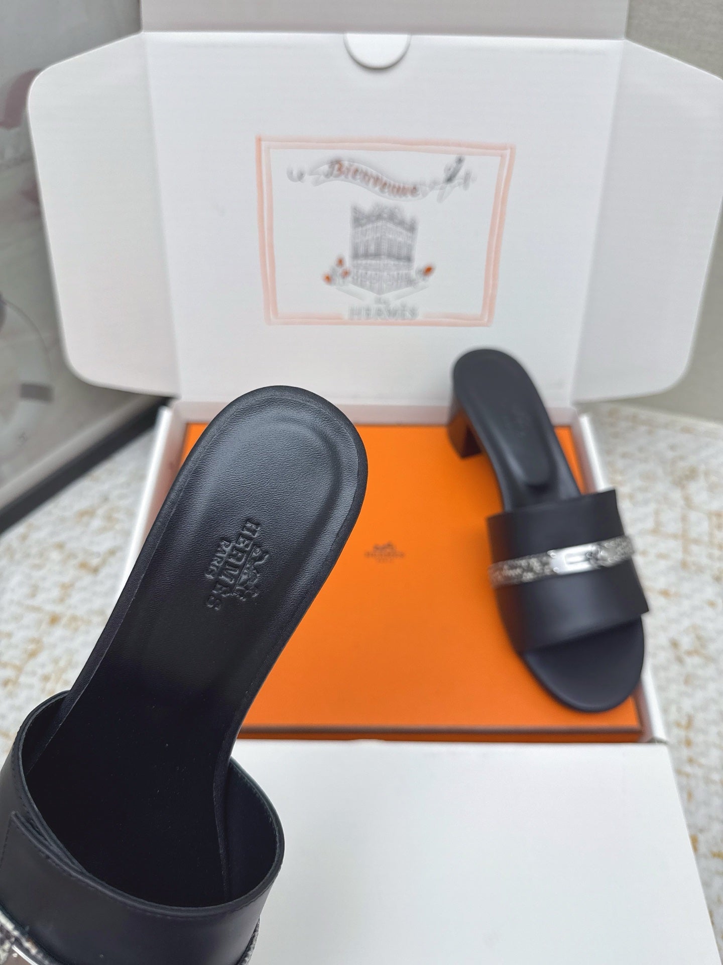 HM 26ss Oasis Sandals 50 Black Cowhide Sliver Buckle 625156