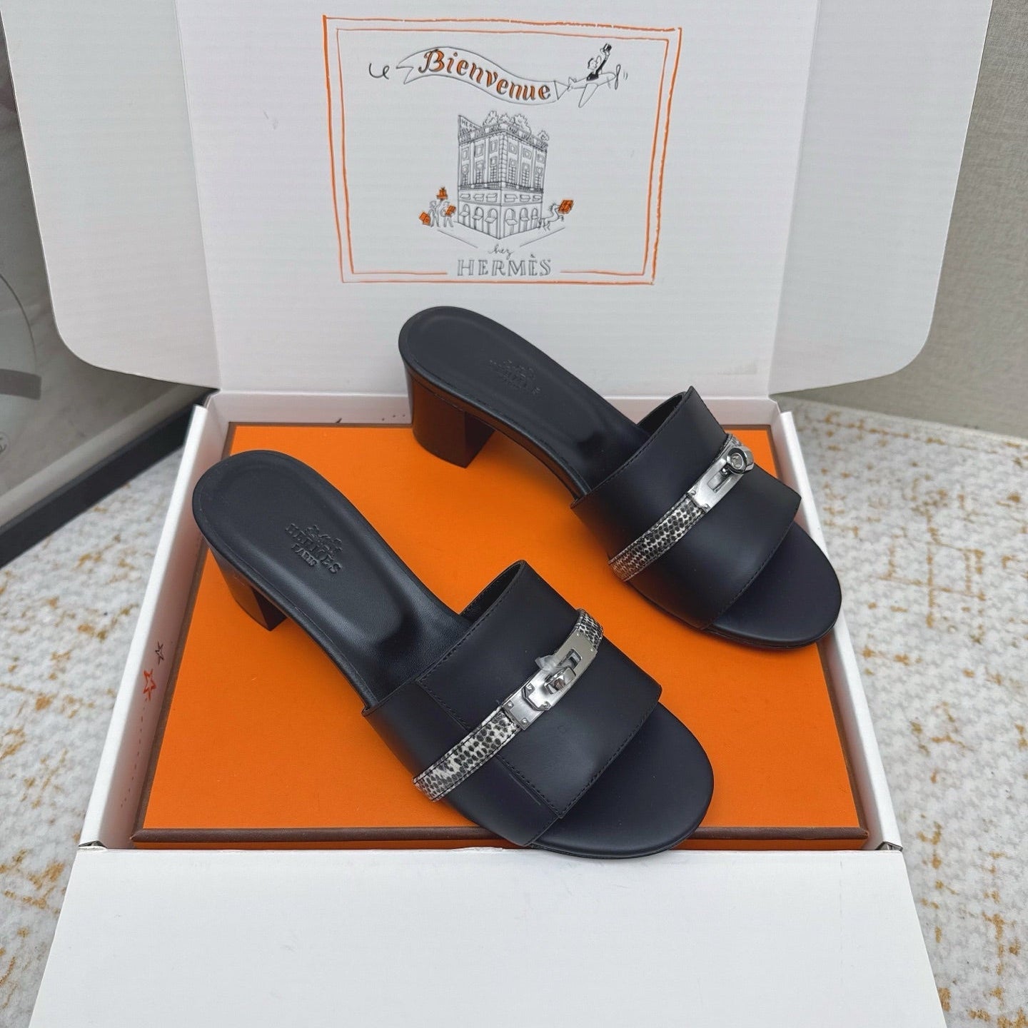 HM 26ss Oasis Sandals 50 Black Cowhide Sliver Buckle 625156
