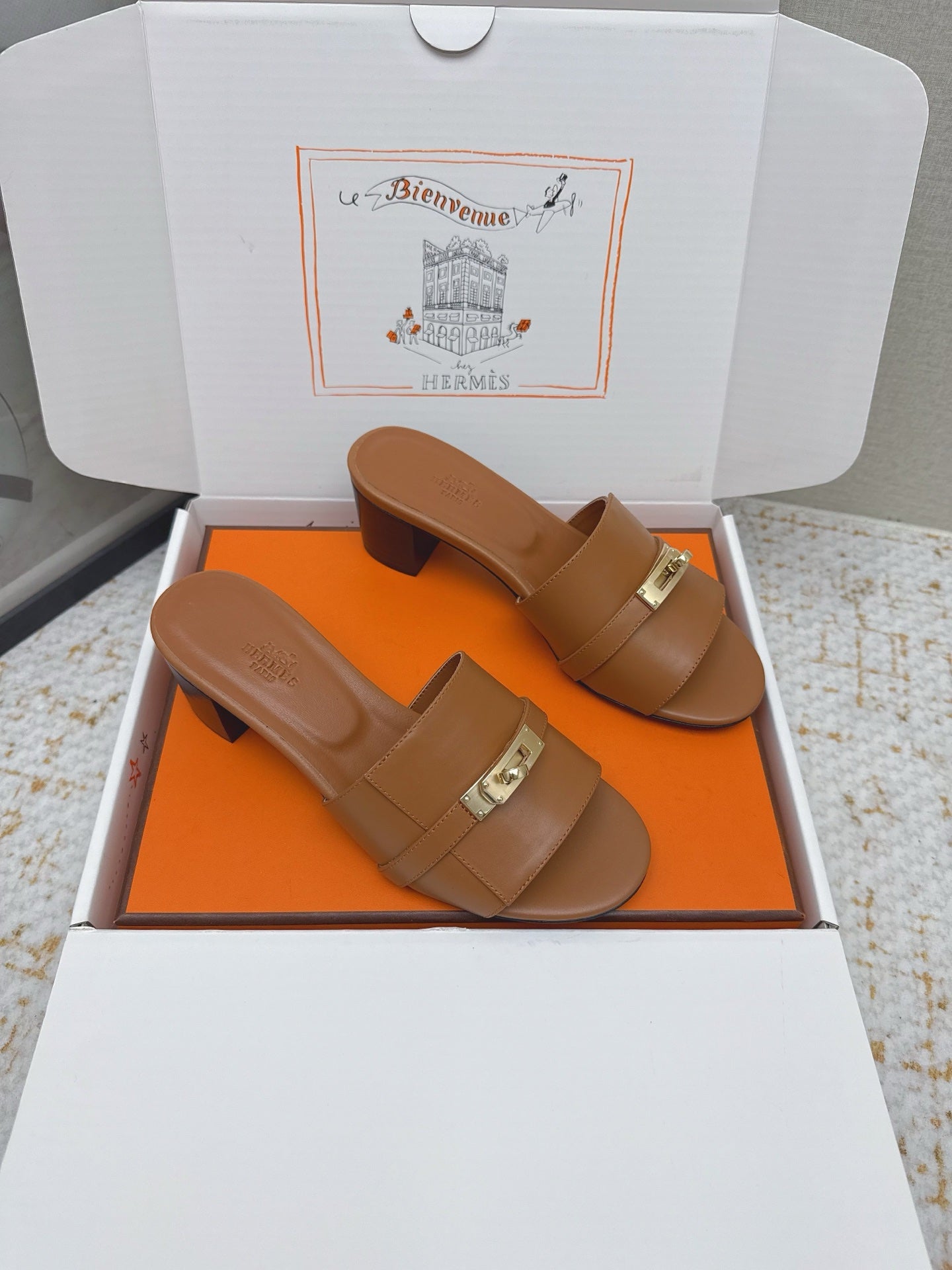 HM 26ss Oasis Sandals 50 Brown Sheepskin Gold Buckle 625162