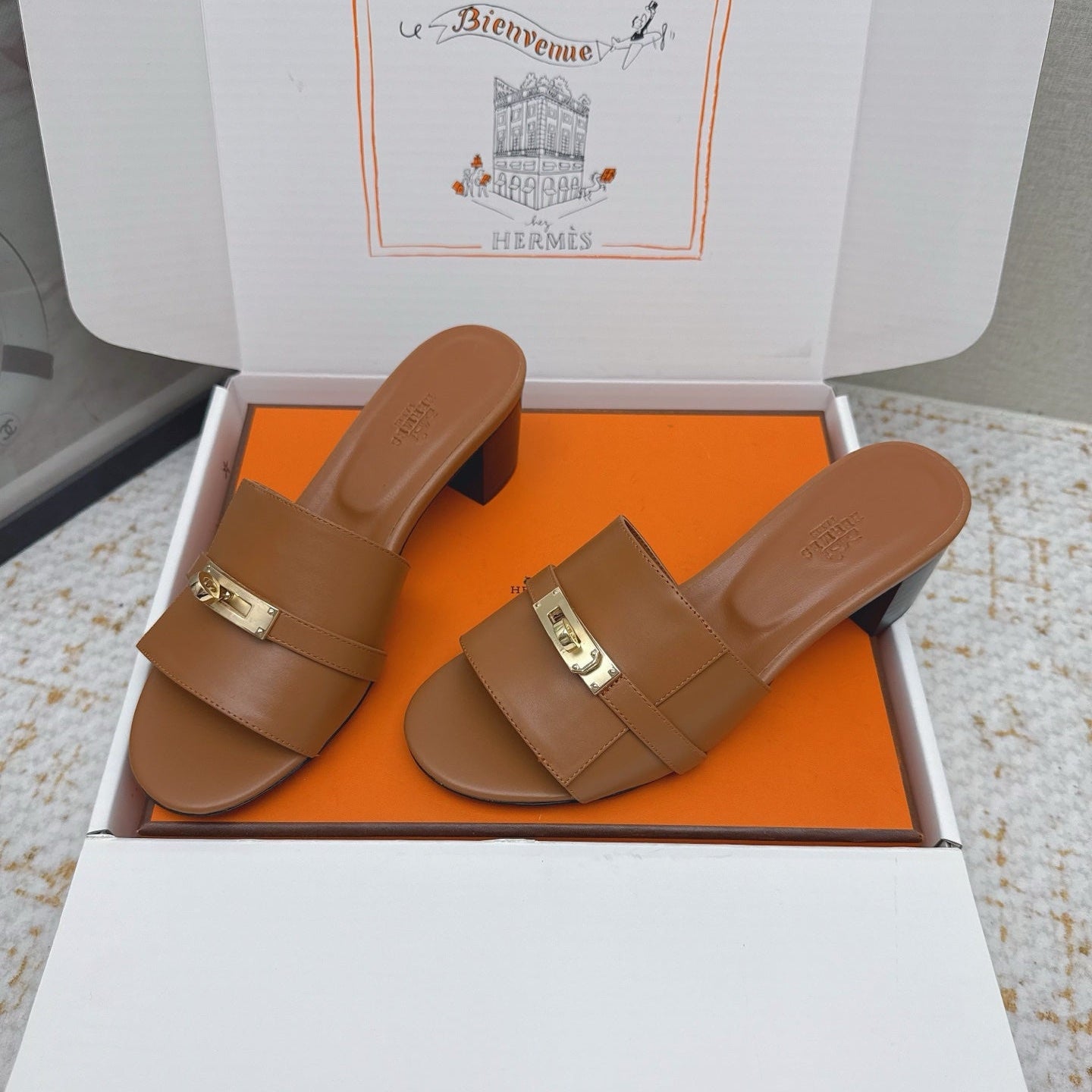 HM 26ss Oasis Sandals 50 Brown Sheepskin Gold Buckle 625162
