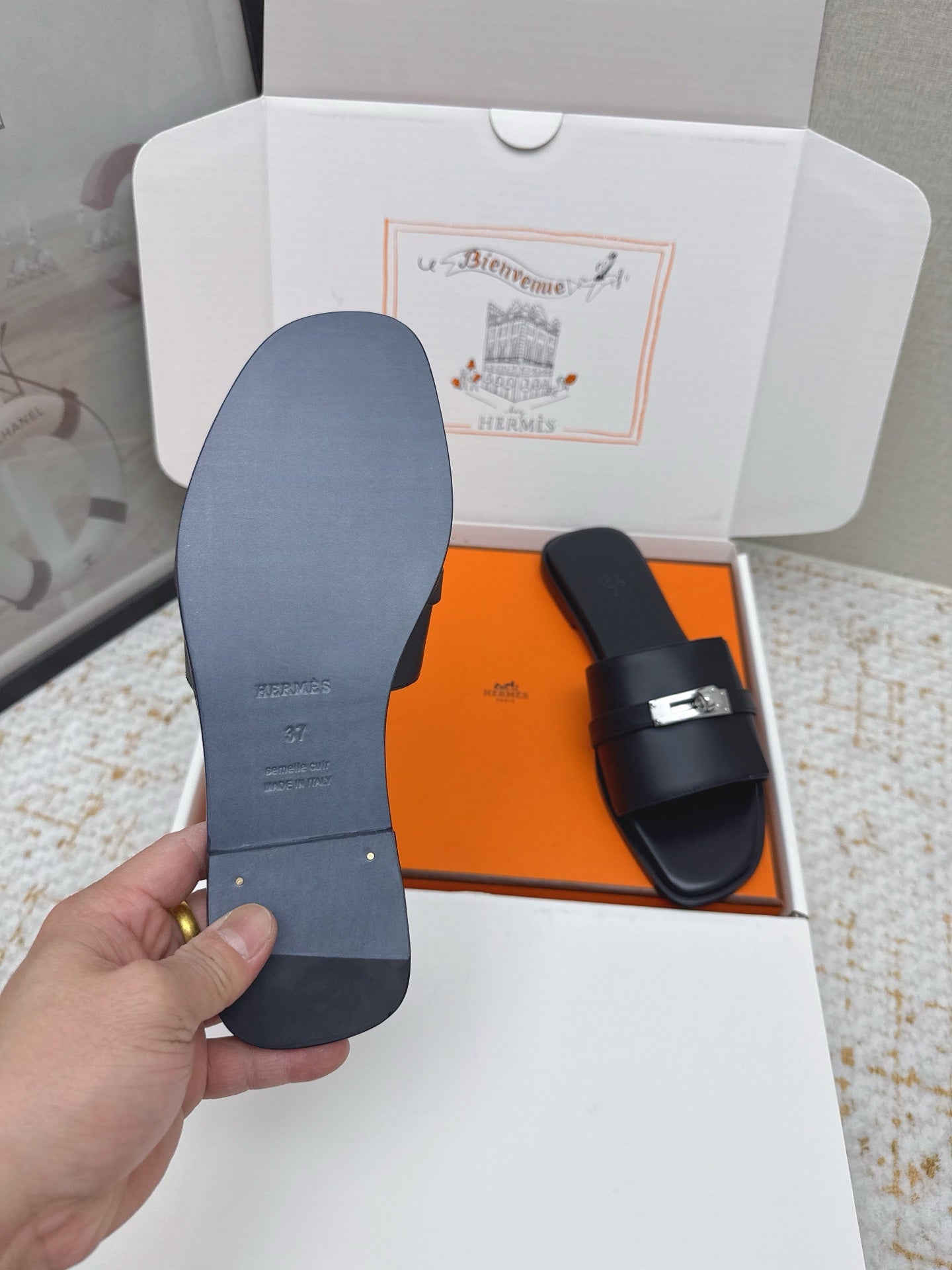 HM 26ss Oasis Sandals Black Sheepskin Sliver Buckle 625163