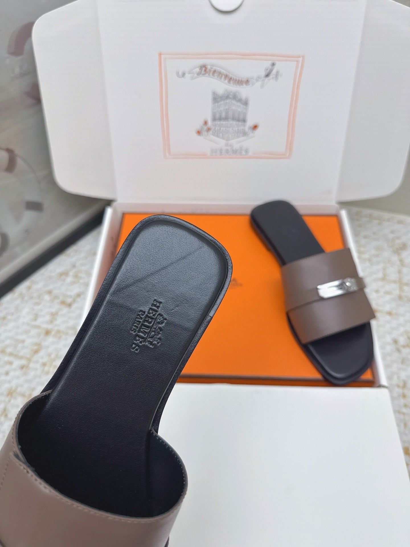 HM 26ss Oasis Sandals Brown Black Sheepskin Sliver Buckle 625165