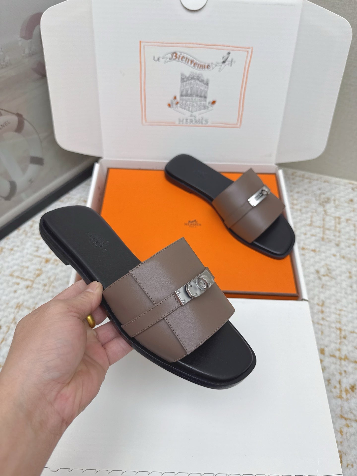 HM 26ss Oasis Sandals Brown Black Sheepskin Sliver Buckle 625165