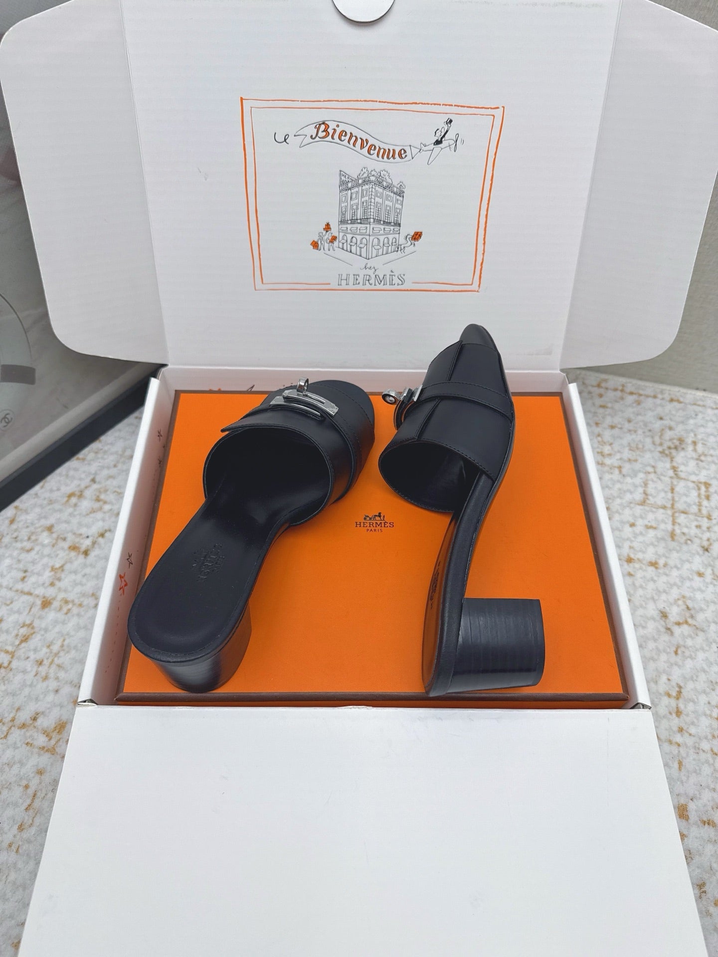 HM 26ss Oasis Sandals 50 Black Sheepskin Sliver Buckle 625167