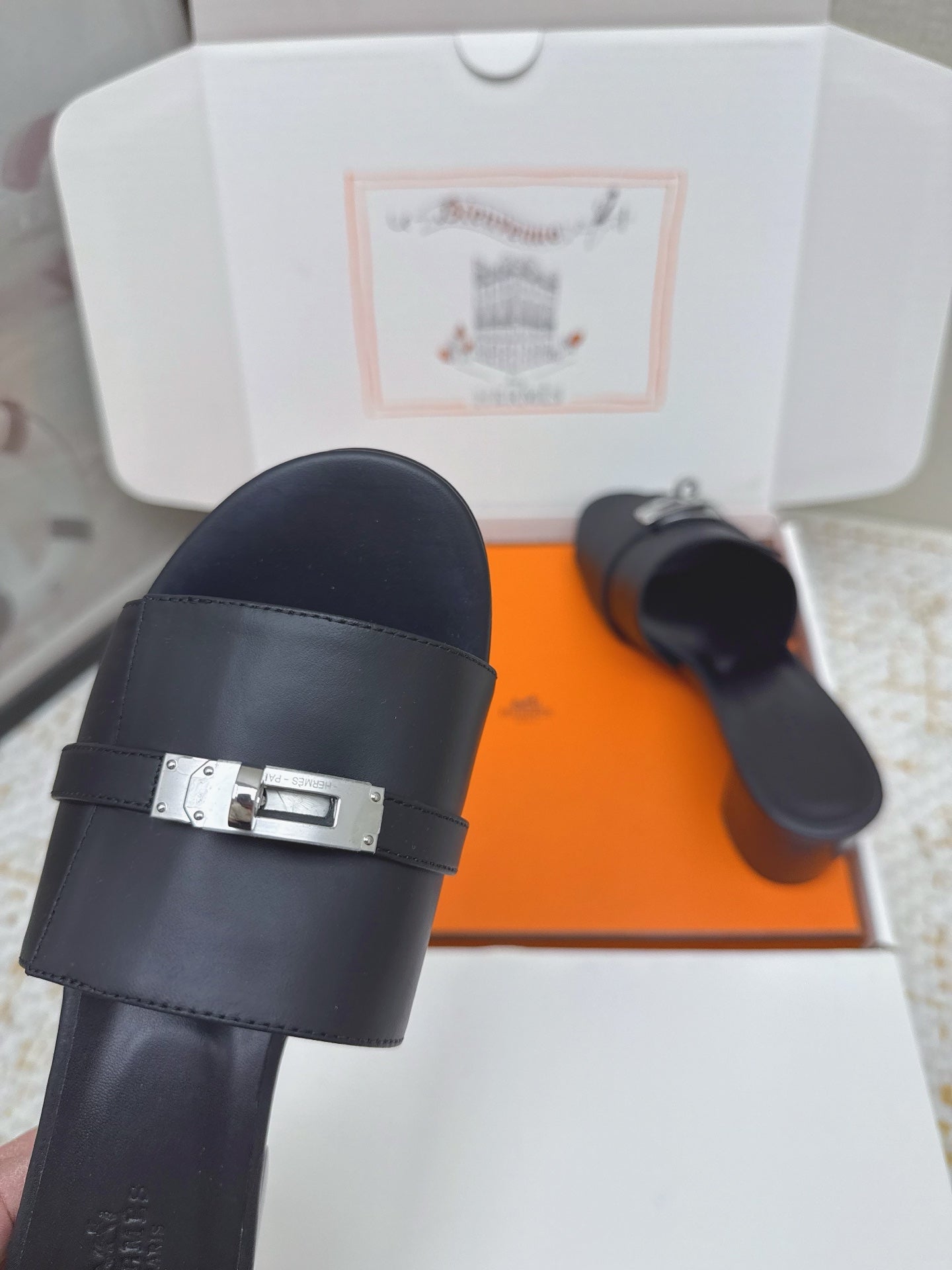 HM 26ss Oasis Sandals 50 Black Sheepskin Sliver Buckle 625167