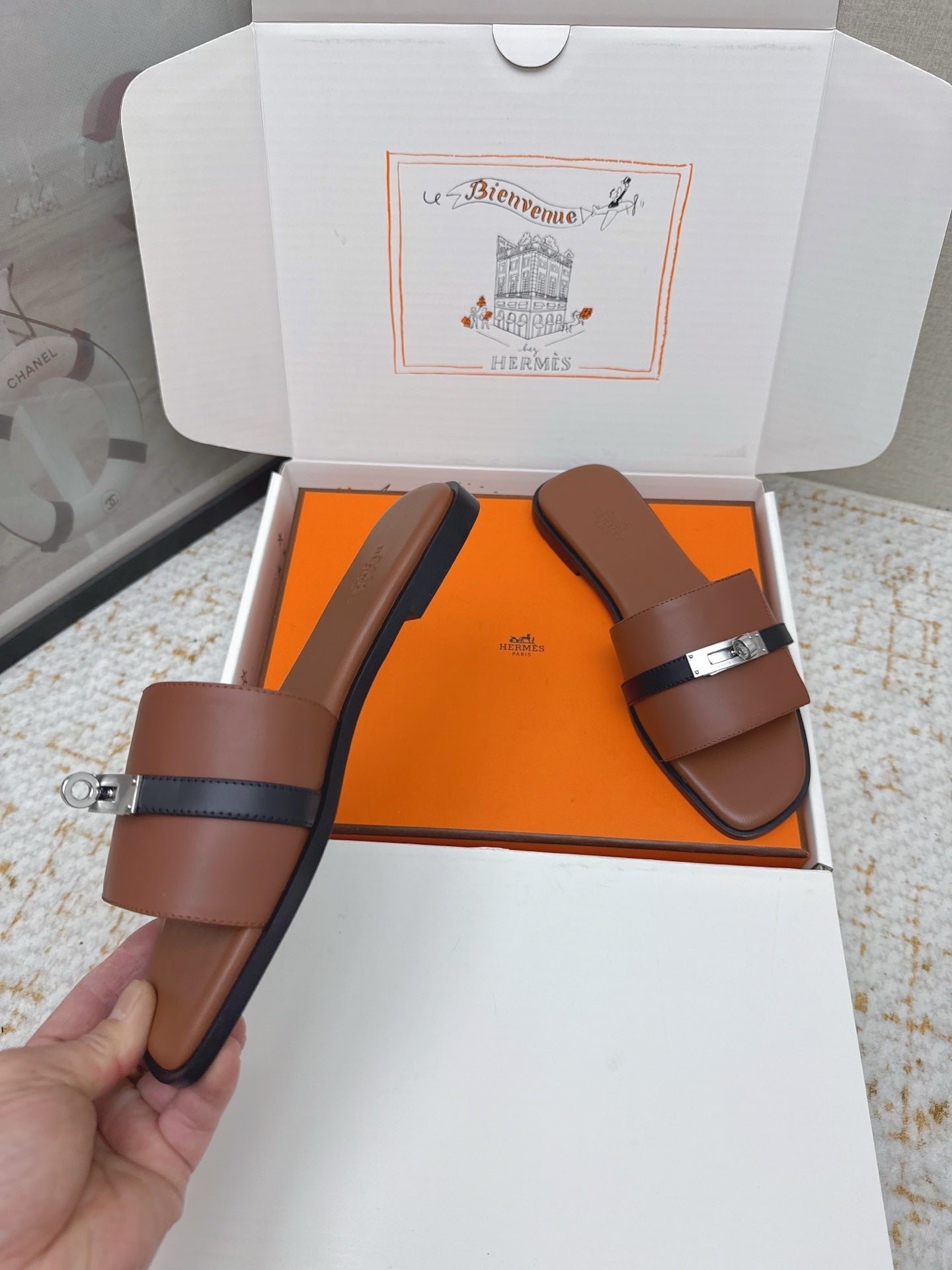 HM 26ss Oasis Sandals Brown Black Sheepskin Sliver Buckle 625170