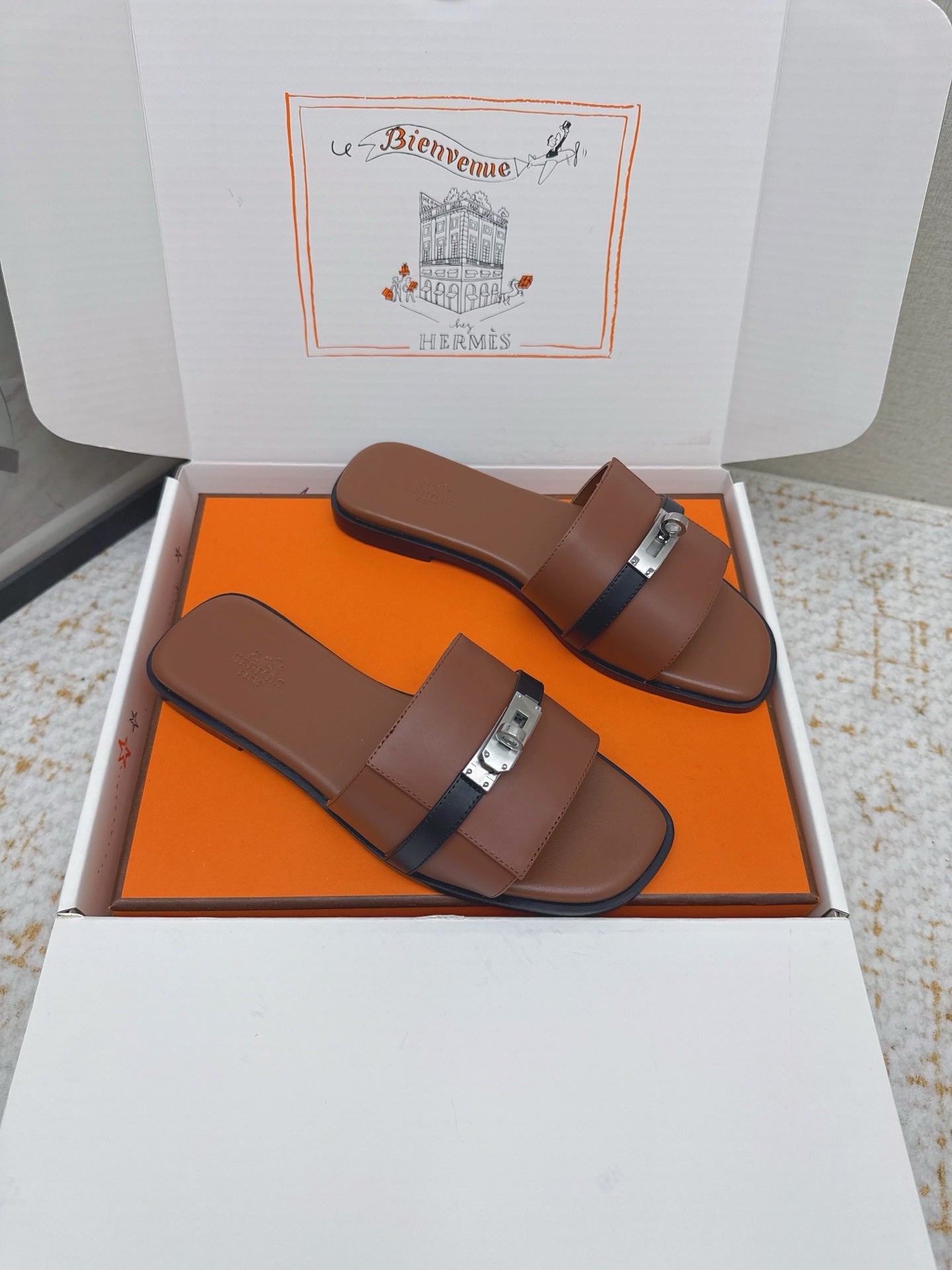 HM 26ss Oasis Sandals Brown Black Sheepskin Sliver Buckle 625170