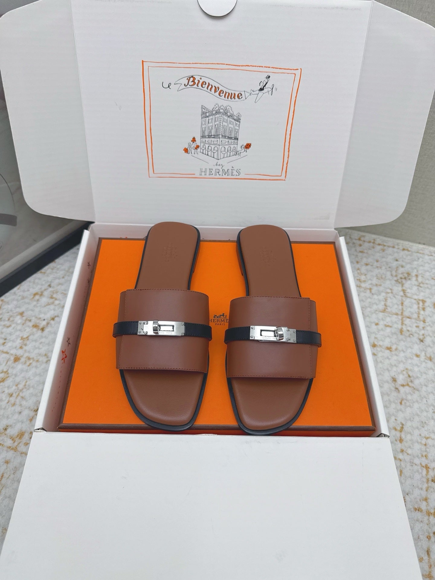 HM 26ss Oasis Sandals Brown Black Sheepskin Sliver Buckle 625170