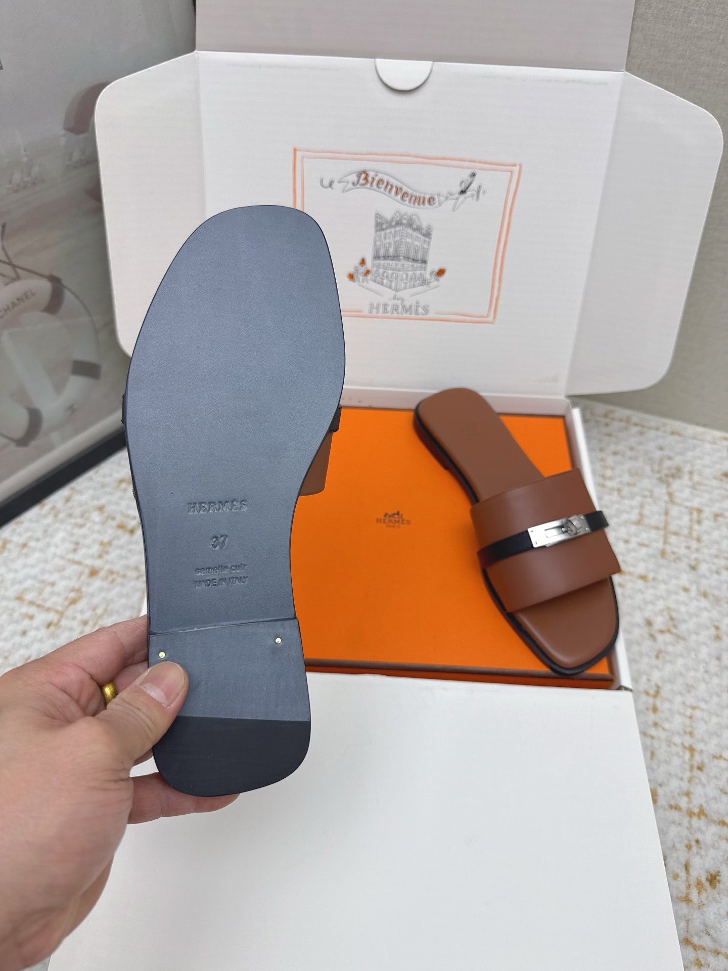 HM 26ss Oasis Sandals Brown Black Sheepskin Sliver Buckle 625170