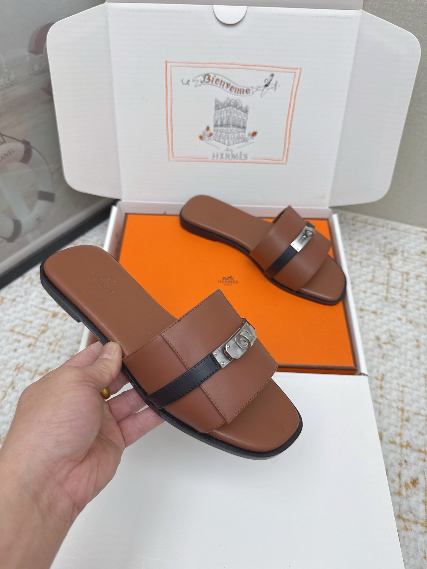 HM 26ss Oasis Sandals Brown Black Sheepskin Sliver Buckle 625170