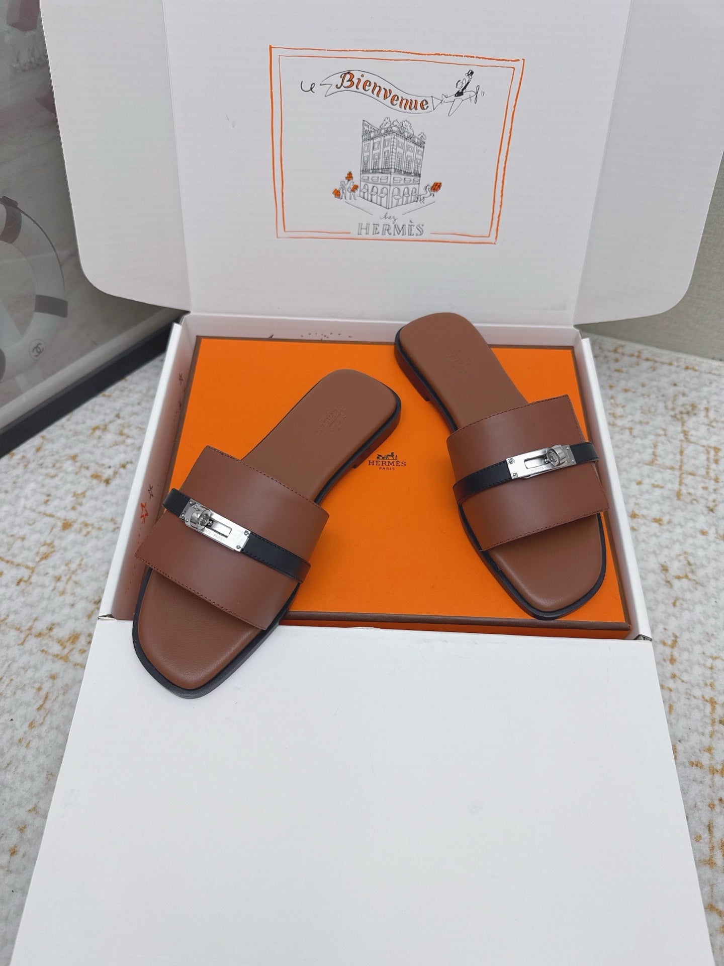 HM 26ss Oasis Sandals Brown Black Sheepskin Sliver Buckle 625170