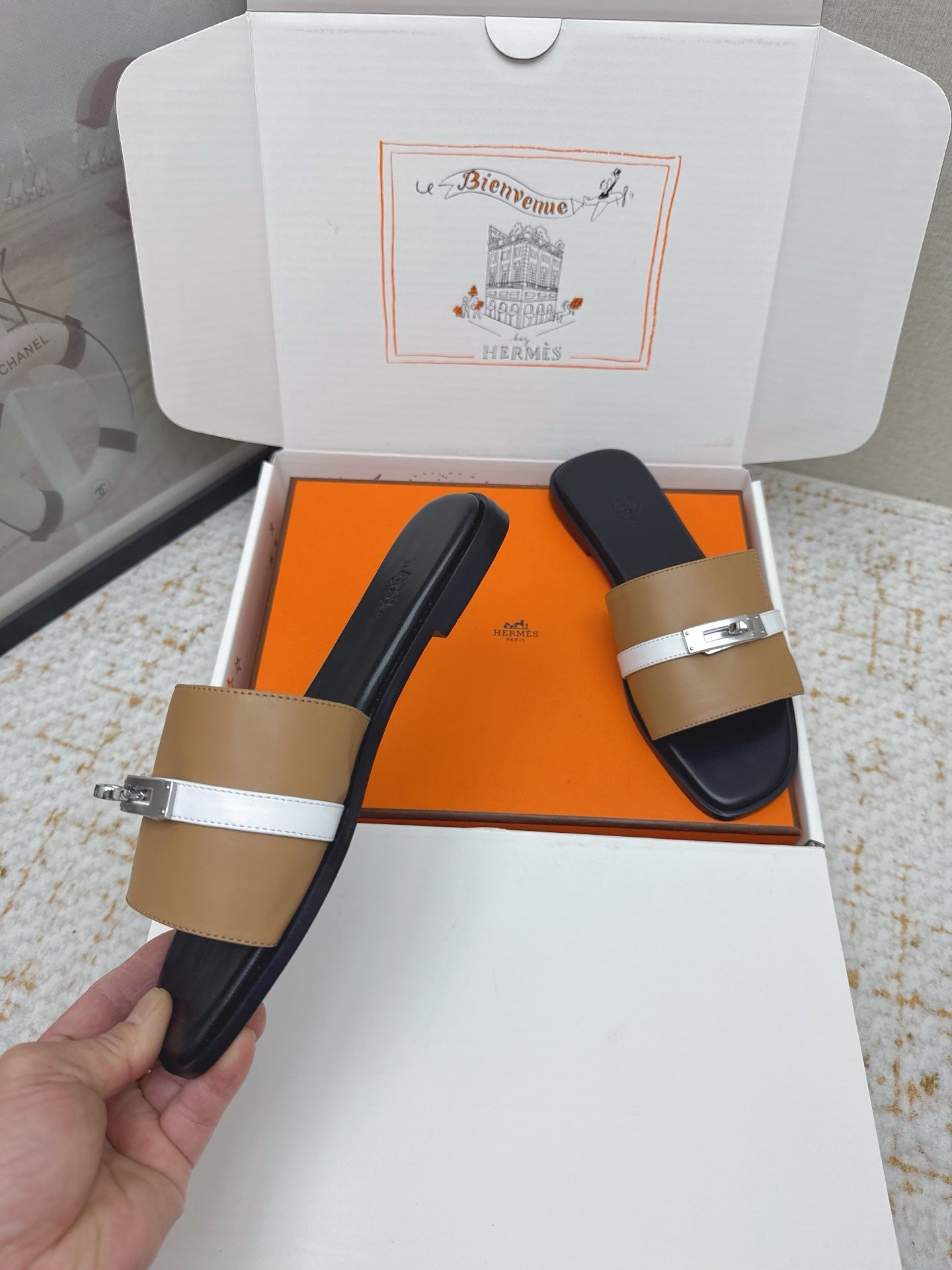 HM 26ss Oasis Sandals Tan Beige Sheepskin Sliver Buckle 625171