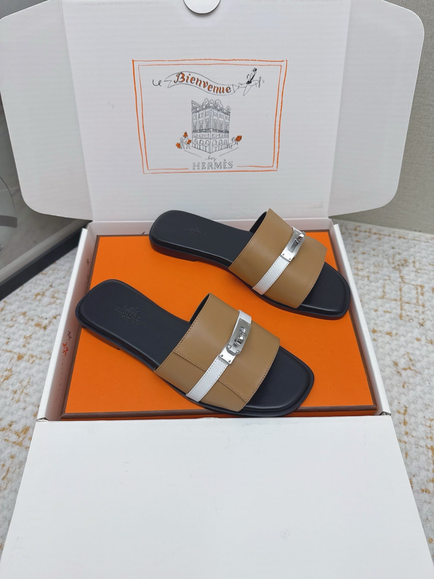 HM 26ss Oasis Sandals Tan Beige Sheepskin Sliver Buckle 625171