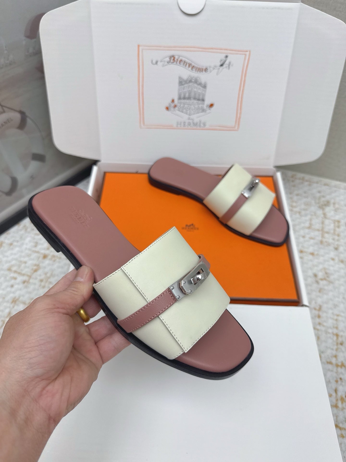 HM 26ss Oasis Sandals Dusty Rose Cream Sheepskin Sliver Buckle 625172