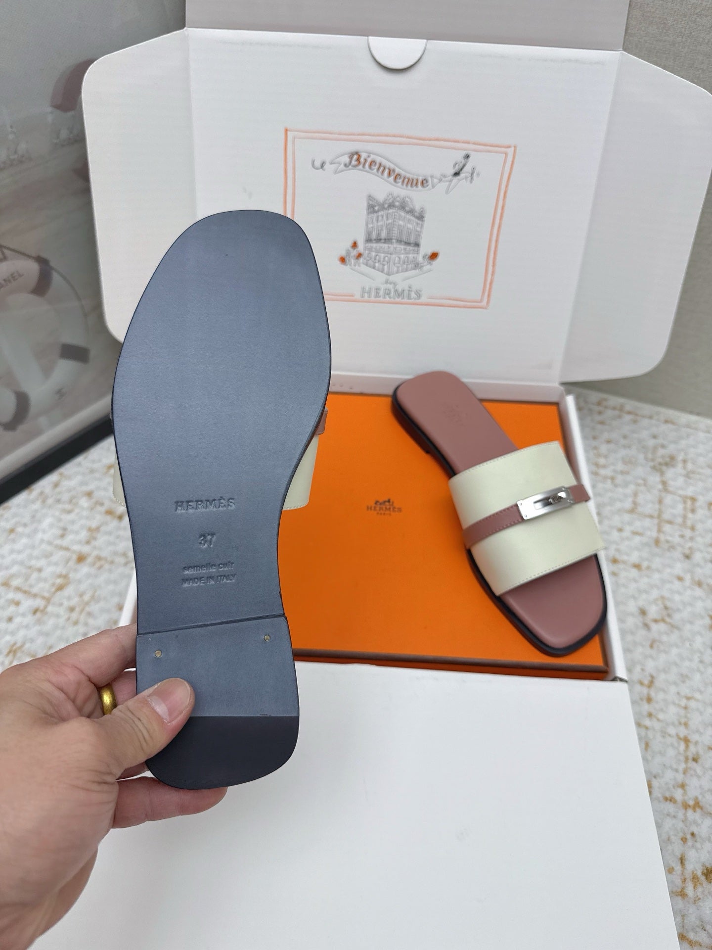 HM 26ss Oasis Sandals Dusty Rose Cream Sheepskin Sliver Buckle 625172