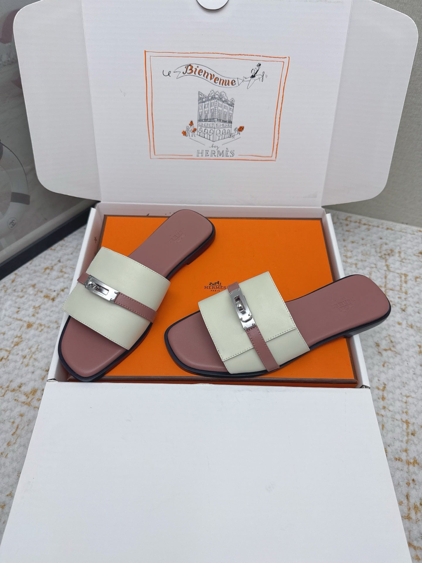 HM 26ss Oasis Sandals Dusty Rose Cream Sheepskin Sliver Buckle 625172