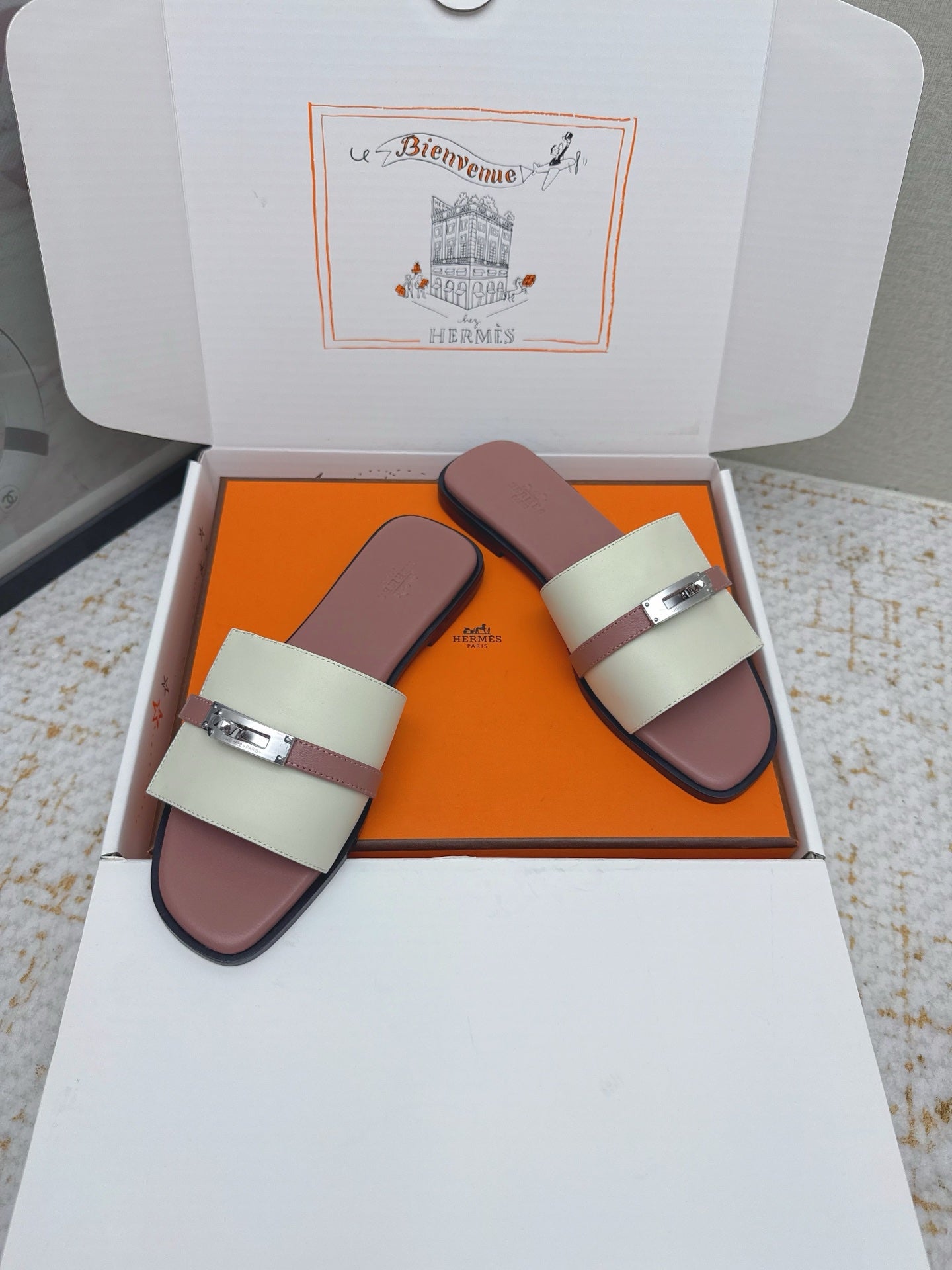 HM 26ss Oasis Sandals Dusty Rose Cream Sheepskin Sliver Buckle 625172