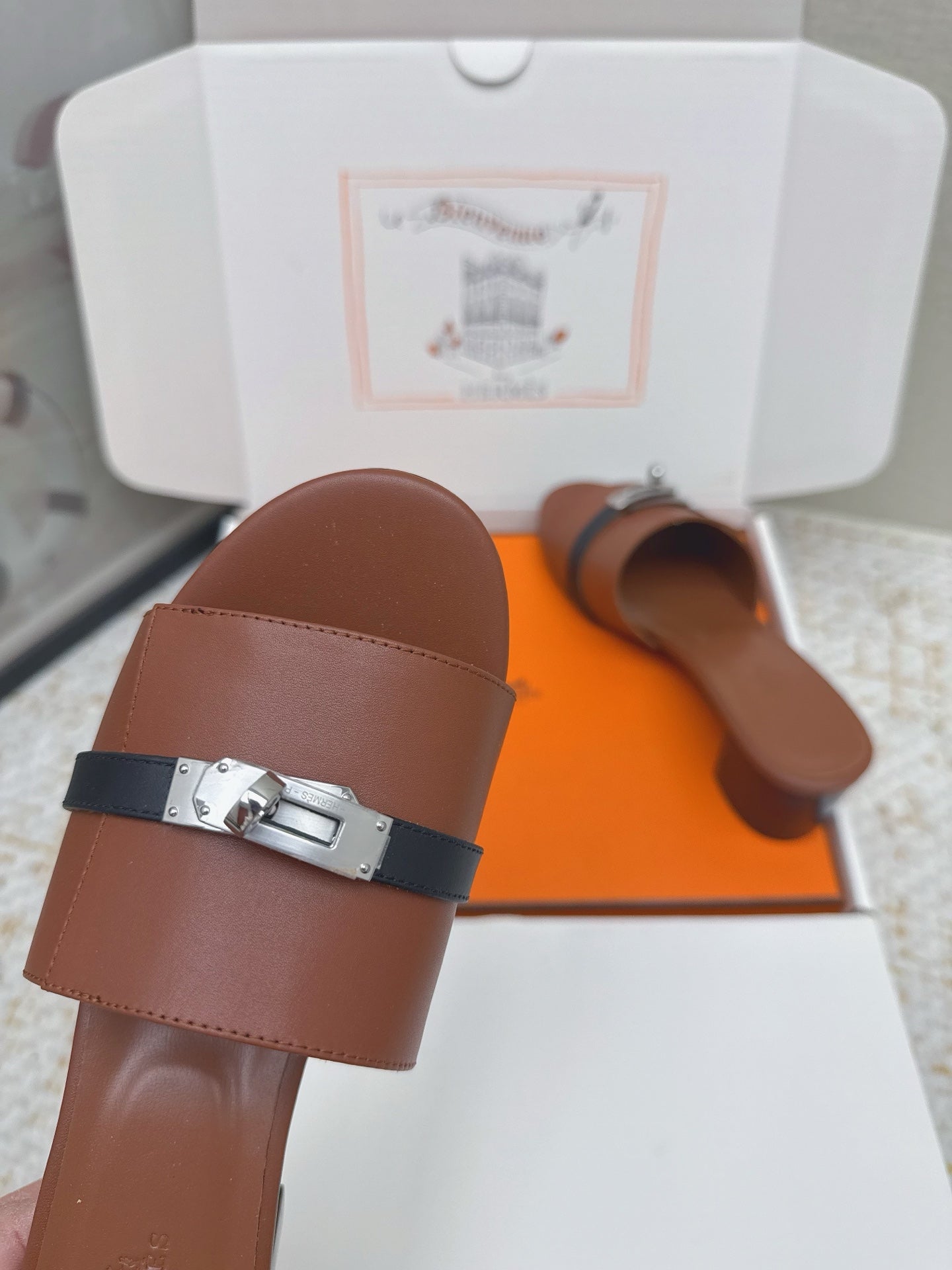 HM 26ss Oasis Sandals 50 Brown Black Sheepskin Sliver Buckle 625173