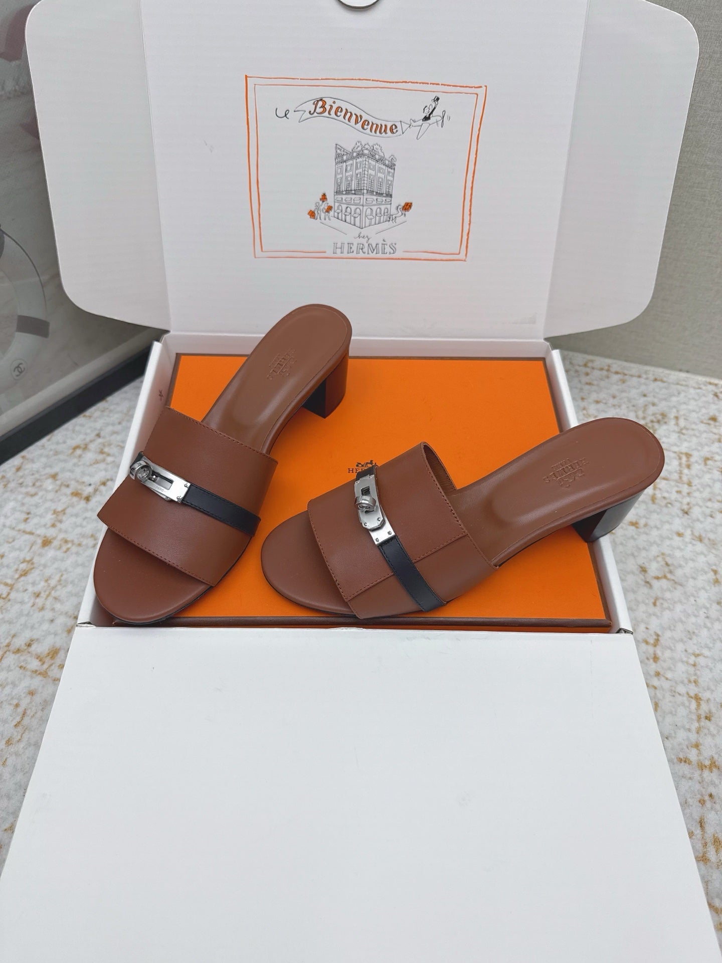 HM 26ss Oasis Sandals 50 Brown Black Sheepskin Sliver Buckle 625173