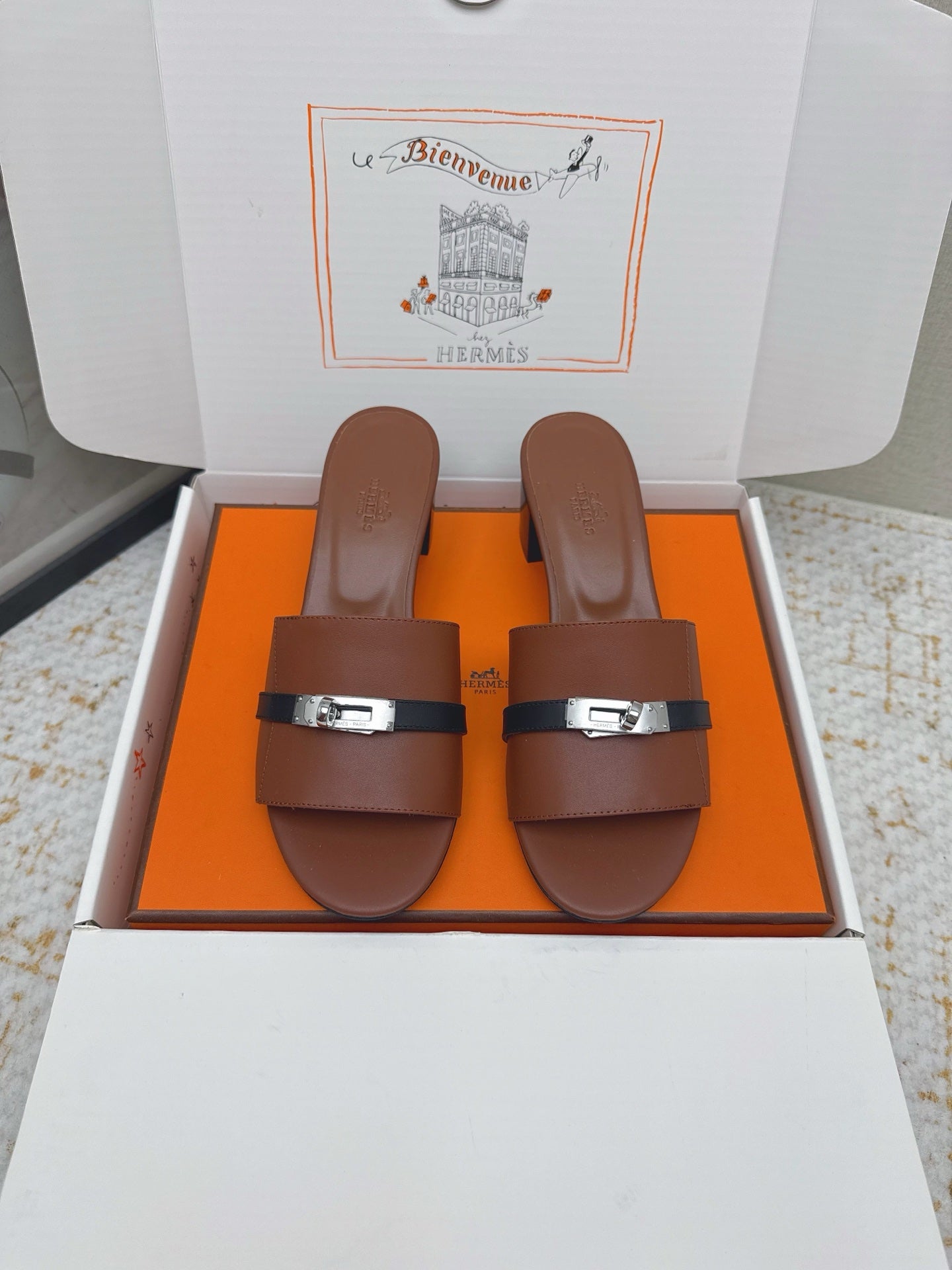 HM 26ss Oasis Sandals 50 Brown Black Sheepskin Sliver Buckle 625173